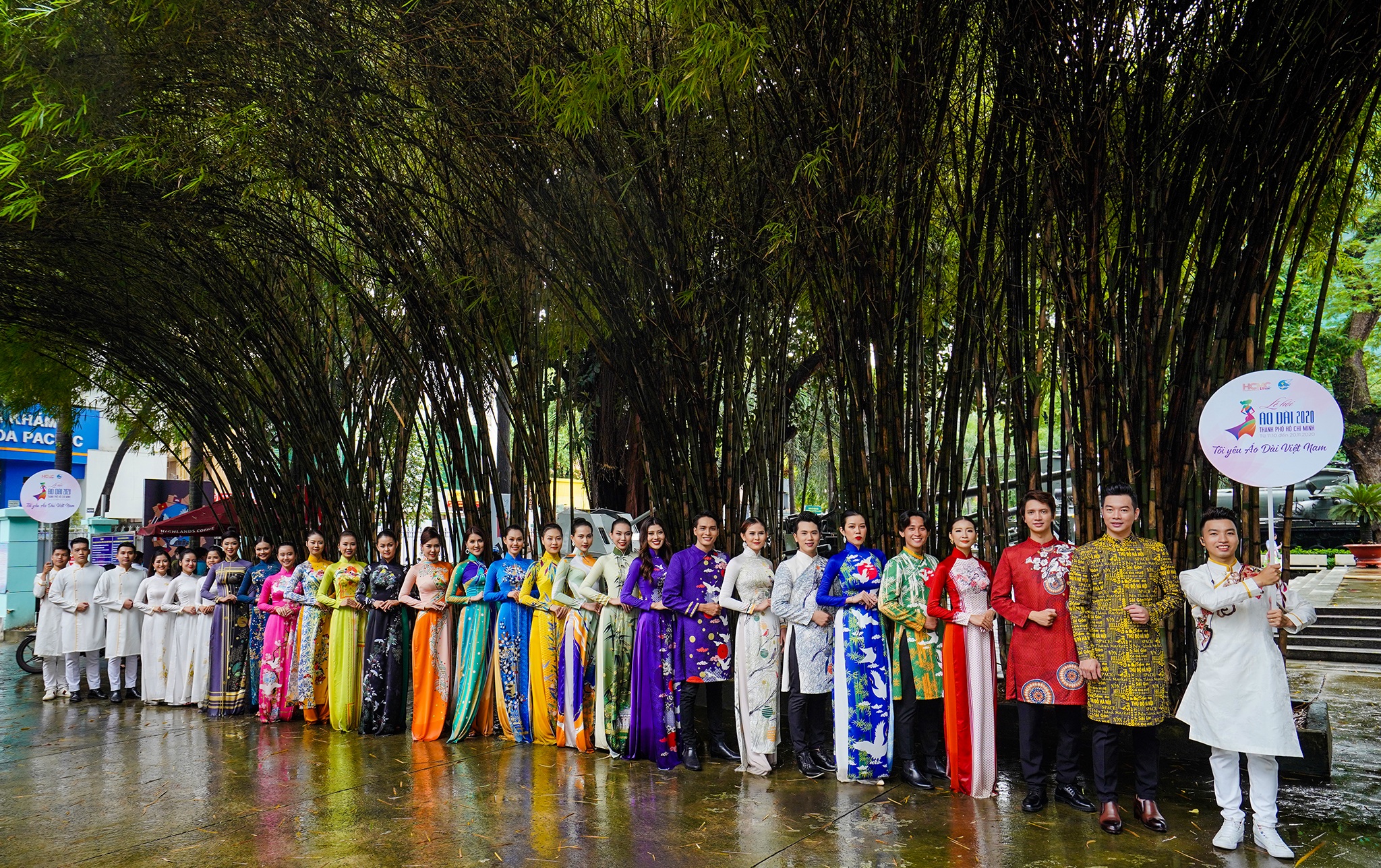 Streets, tourist attractions ... in HCMC turned into ao dai runway - 6