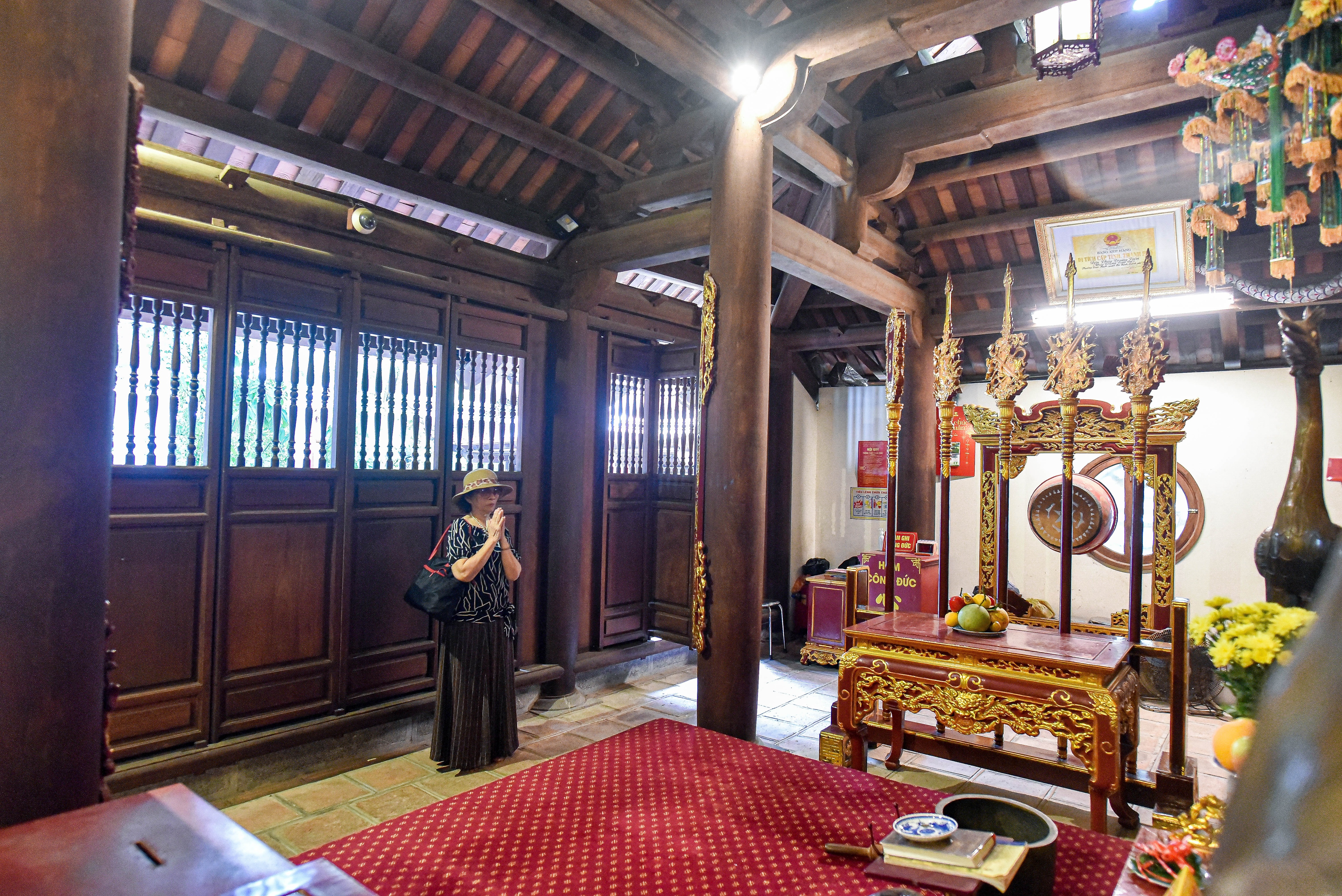 Bí ẩn về ngôi đền thờ thần chó giữa trung tâm Hà Nội - 12 Bí ẩn về ngôi đền thờ thần chó giữa trung tâm Hà Nội - 12