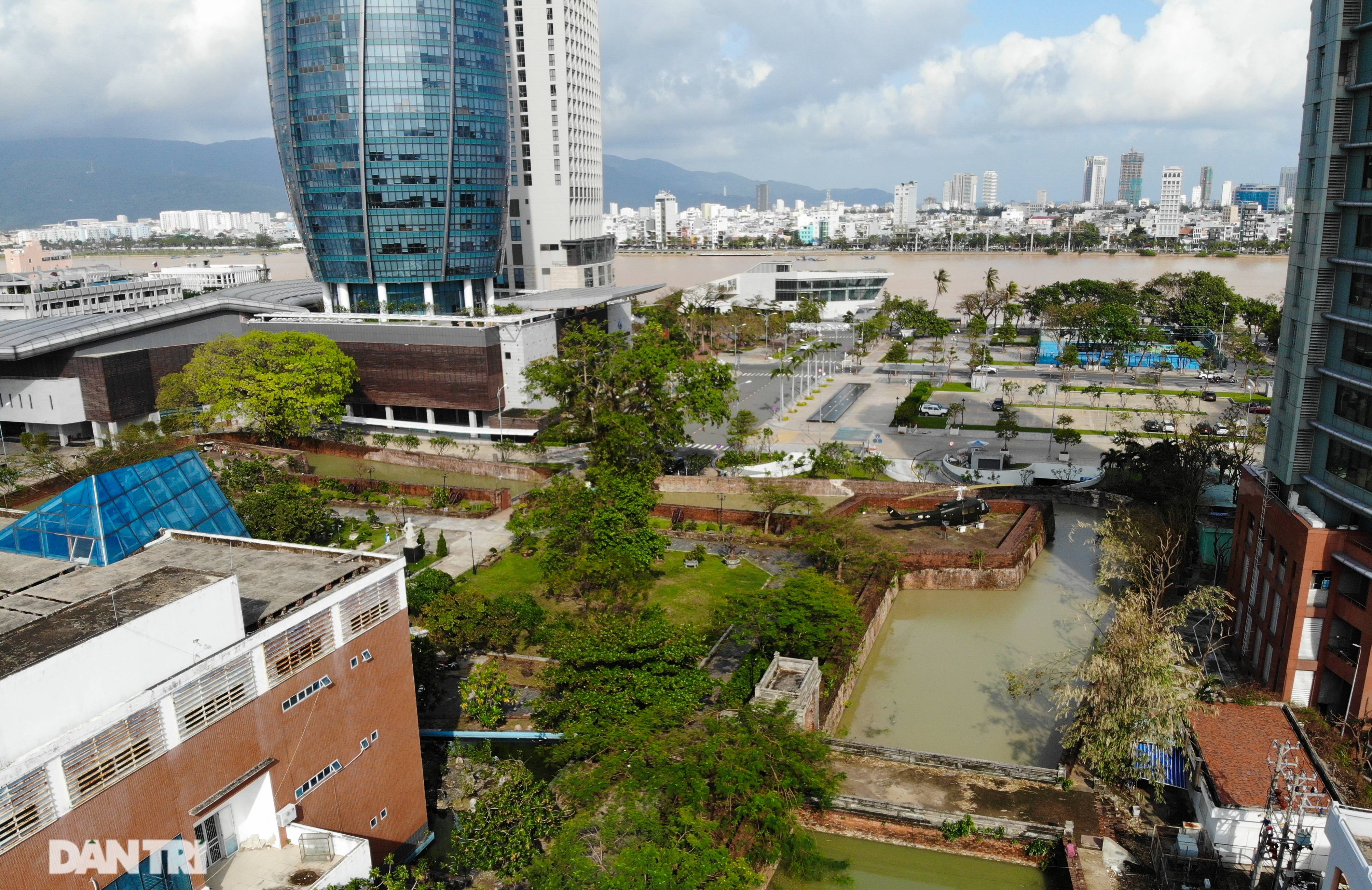 Chiêm ngưỡng cổ thành với tường cao, hào sâu giáp biển Đà Nẵng - 3