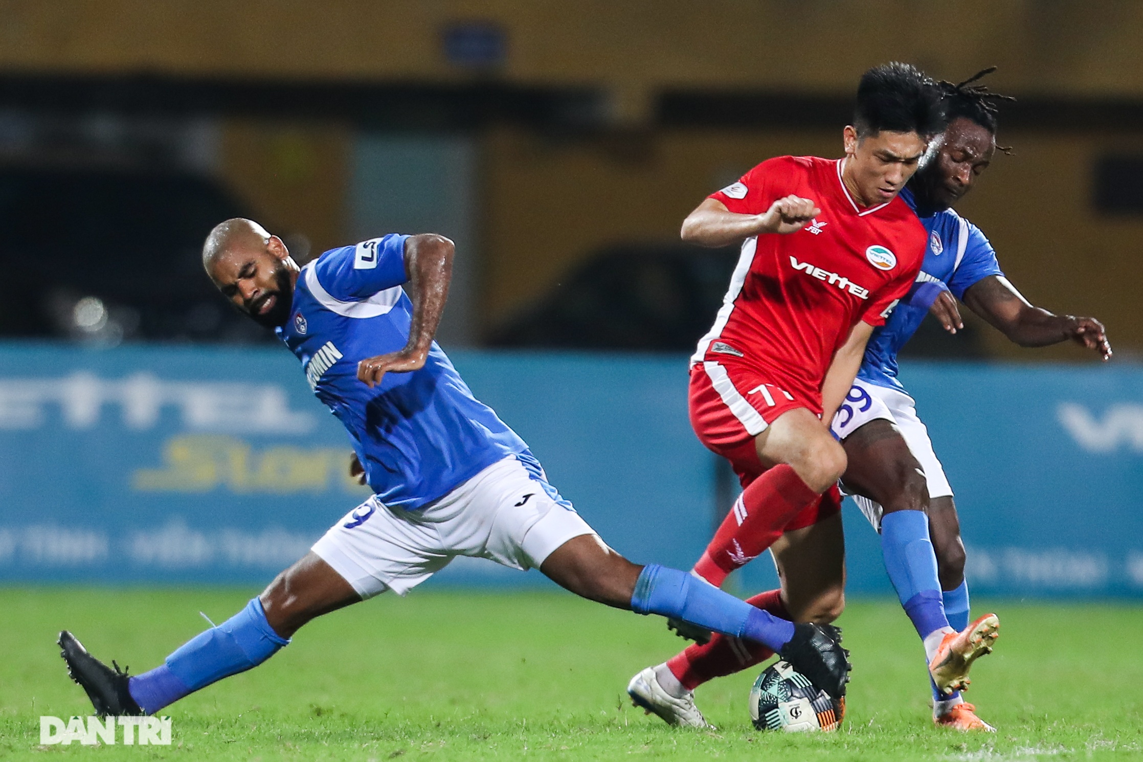Những khoảnh khắc CLB Viettel chạm một tay vào chức vô địch V-League - 12 Những khoảnh khắc CLB Viettel chạm một tay vào chức vô địch V-League - 12