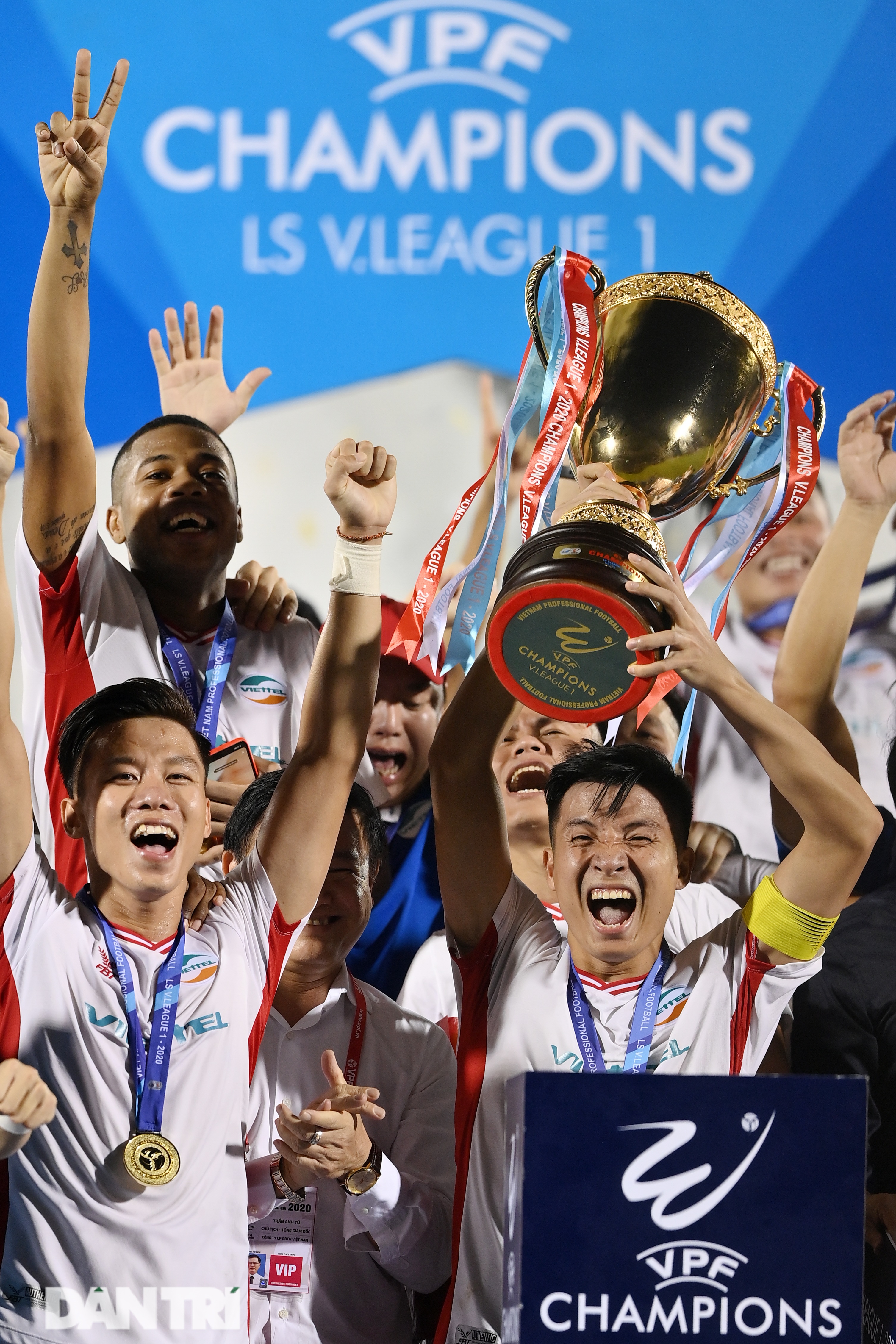 Viettel vô địch V-League 2020: Bản lĩnh và niềm tự hào truyền thống - 19 Viettel vô địch V-League 2020: Bản lĩnh và niềm tự hào truyền thống - 19