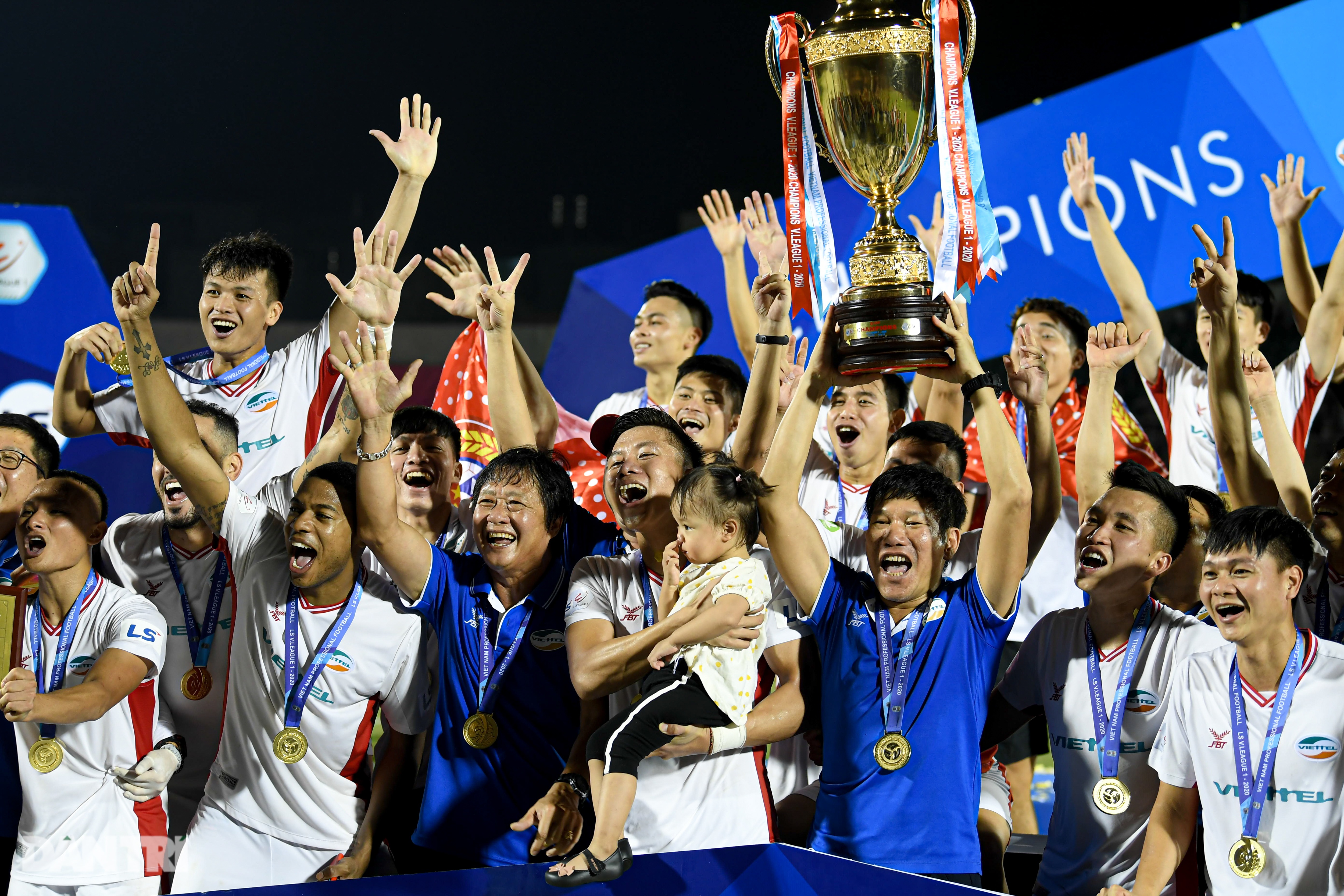 Viettel vô địch V-League 2020: Bản lĩnh và niềm tự hào truyền thống - 20 Viettel vô địch V-League 2020: Bản lĩnh và niềm tự hào truyền thống - 20