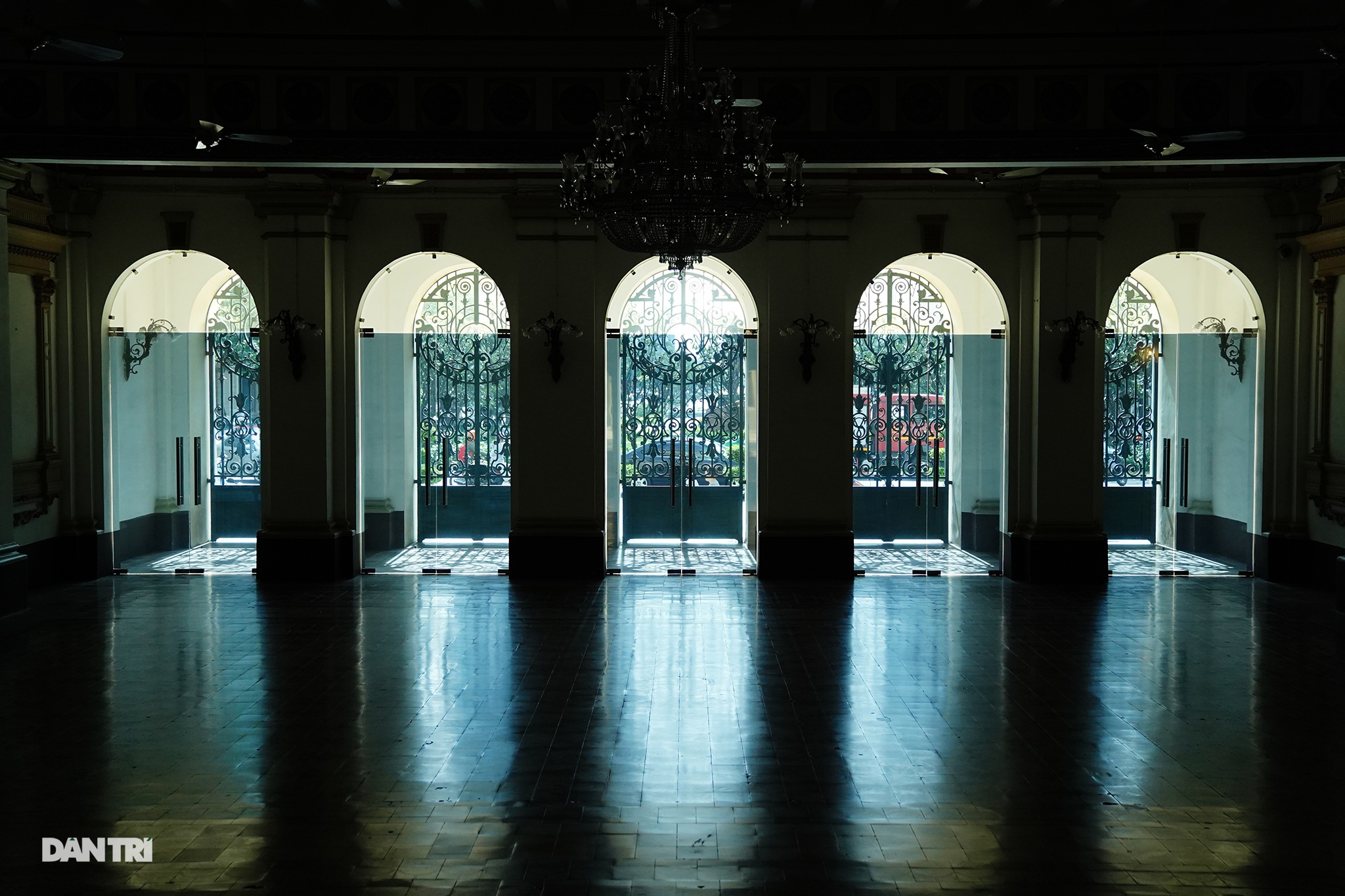 Unique architecture inside the HCM City People's Committee headquarters, aged 111 - 16