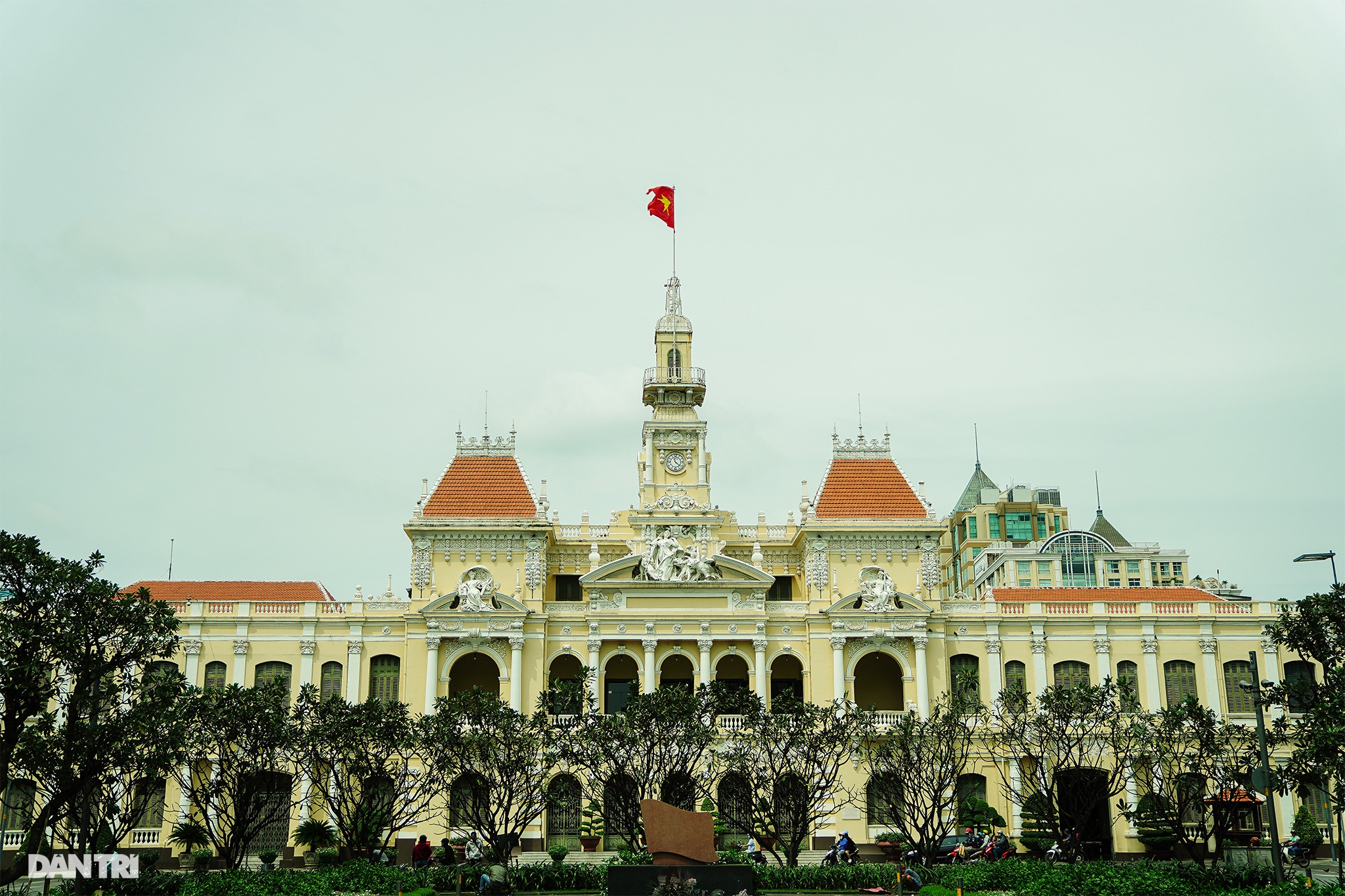 Unique architecture inside the headquarters of the People's Committee of Ho Chi Minh City 111 years old - 2