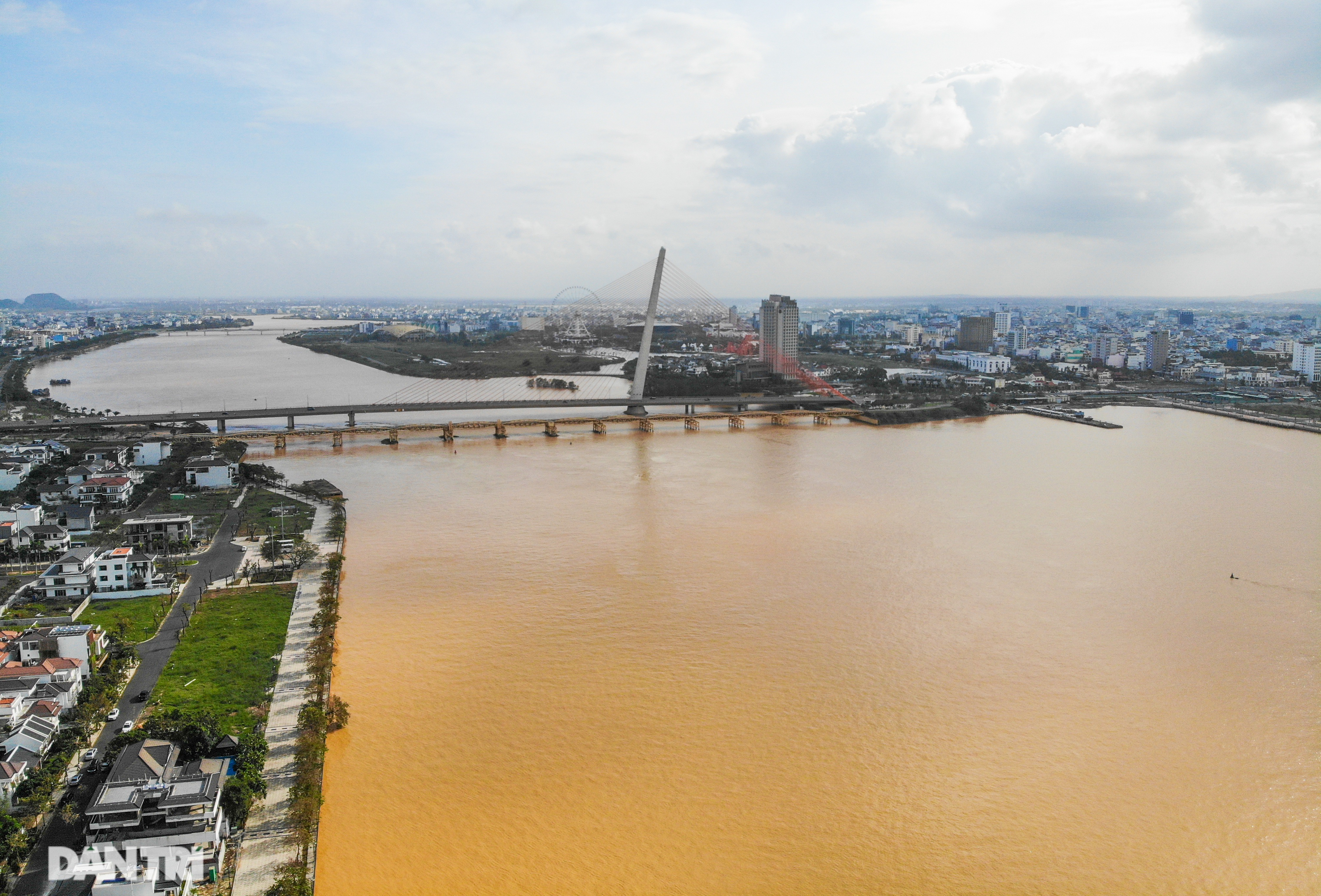 Chiêm ngưỡng 4 cây cầu ấn tượng nối đôi bờ sông Hàn ở Đà Nẵng - 15 Chiêm ngưỡng 4 cây cầu ấn tượng nối đôi bờ sông Hàn ở Đà Nẵng - 15