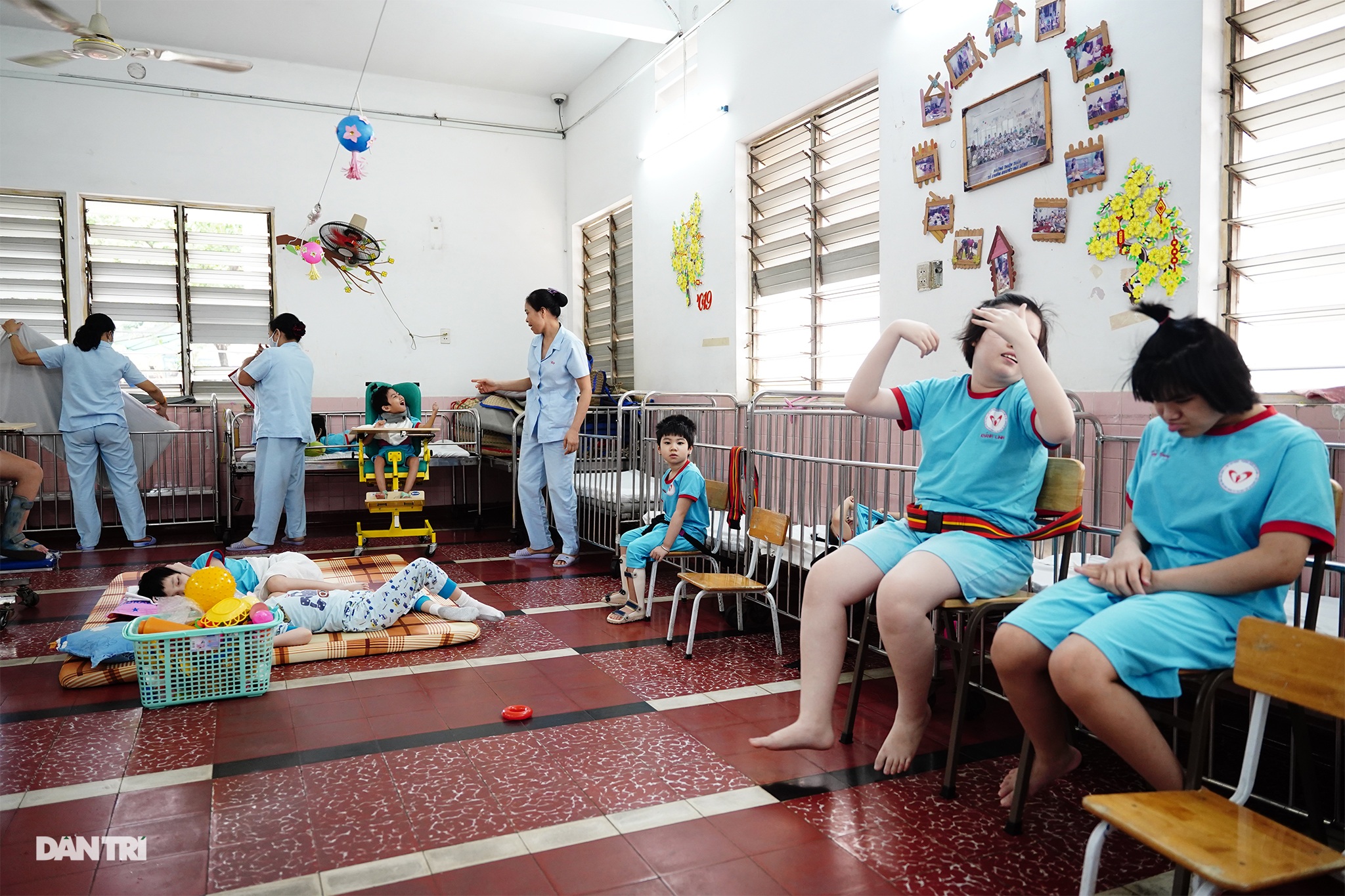 Dạy trẻ khuyết tật đòi hỏi phải kiên nhẫn và yêu thương - 1 Dạy trẻ khuyết tật đòi hỏi phải kiên nhẫn và yêu thương - 1