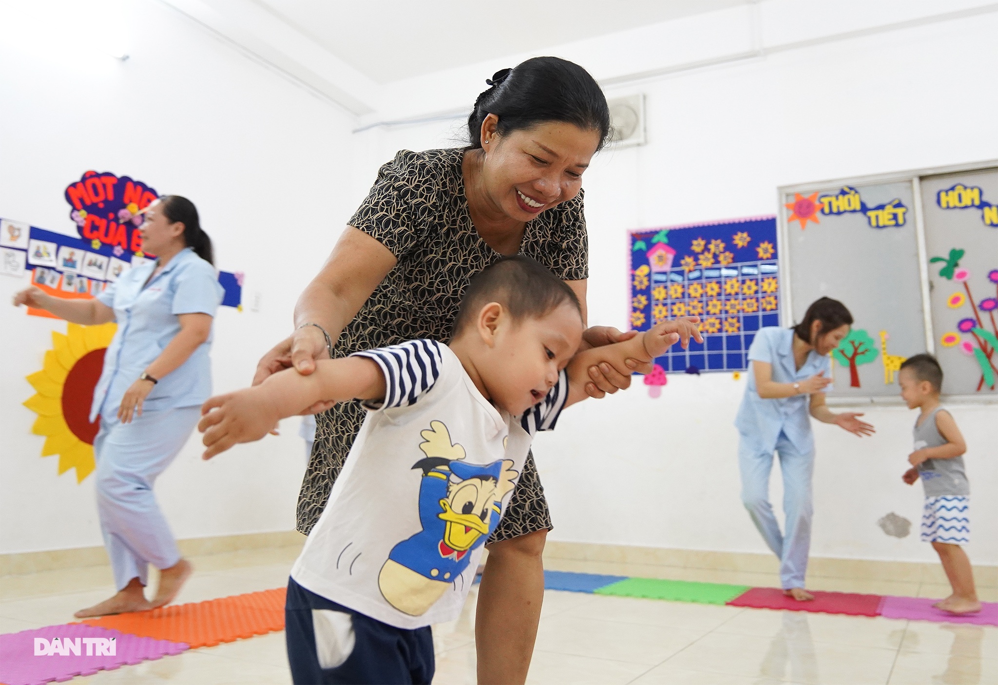 Dạy trẻ khuyết tật đòi hỏi phải kiên nhẫn và yêu thương - 8 Dạy trẻ khuyết tật đòi hỏi phải kiên nhẫn và yêu thương - 8