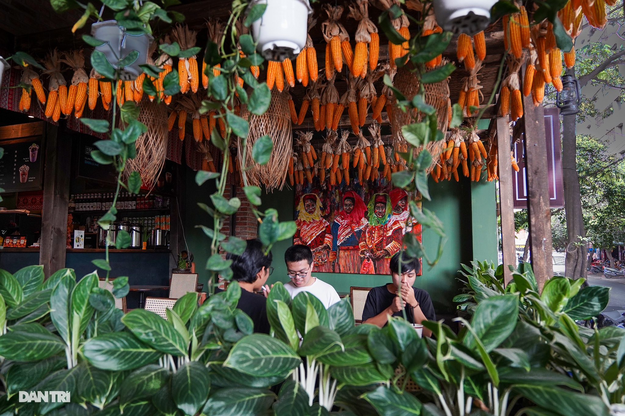 A Phu couple's coffee in the heart of Saigon - 1