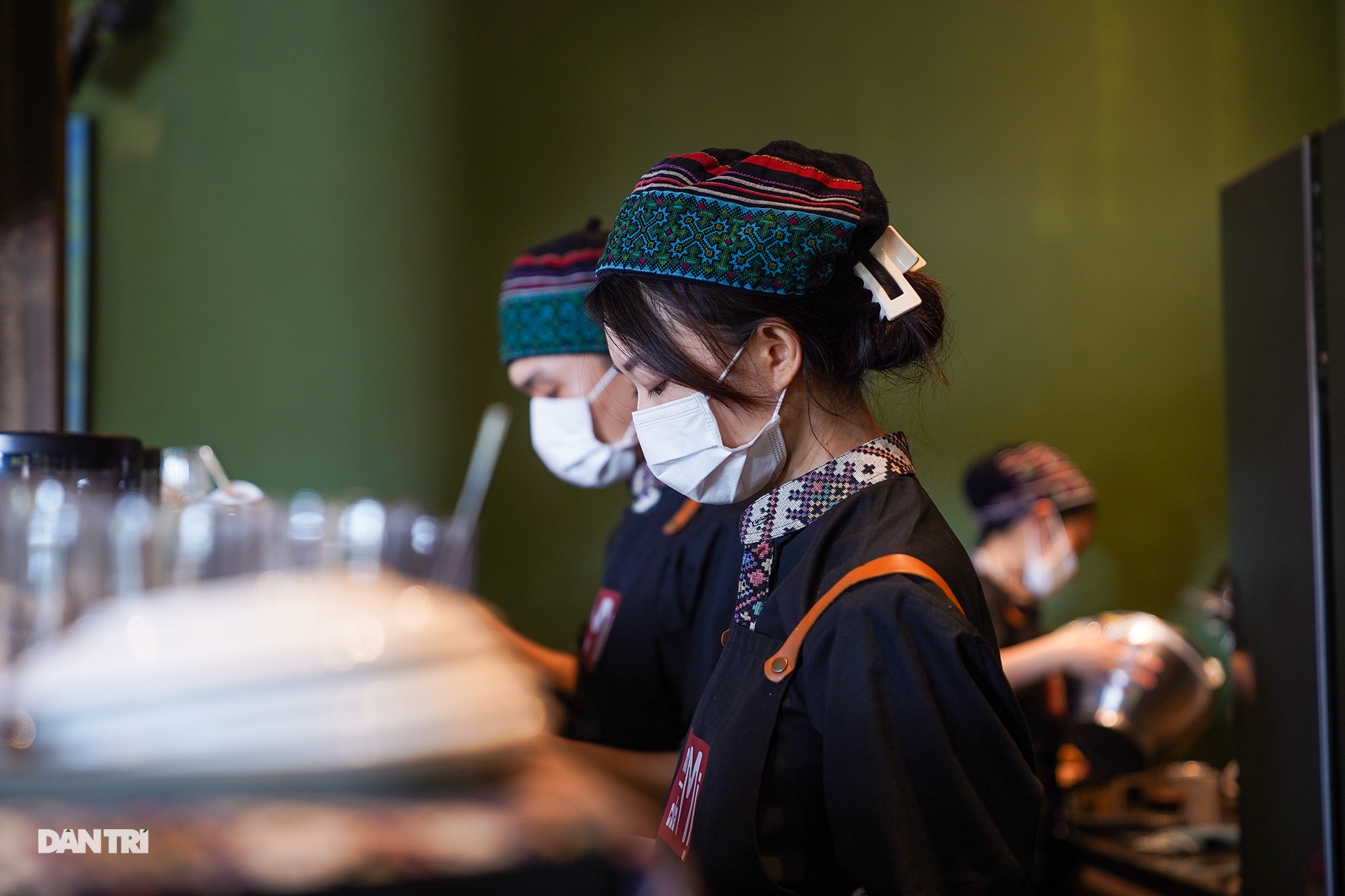 A Phu couple's coffee in the heart of Saigon - 11