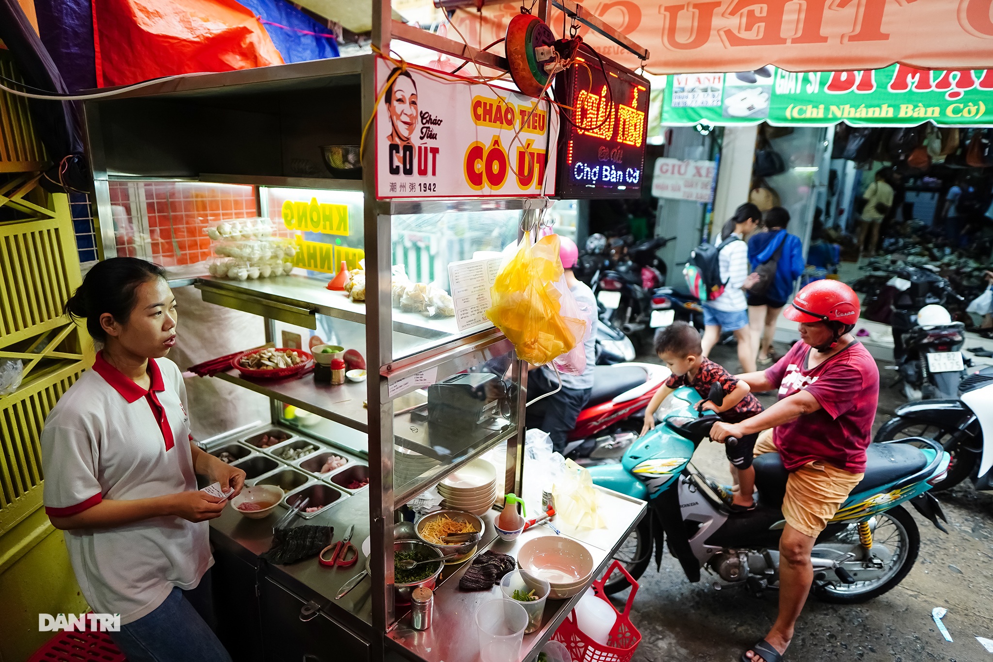 5 famous eateries that existed for more than 50 years in Saigon - 11