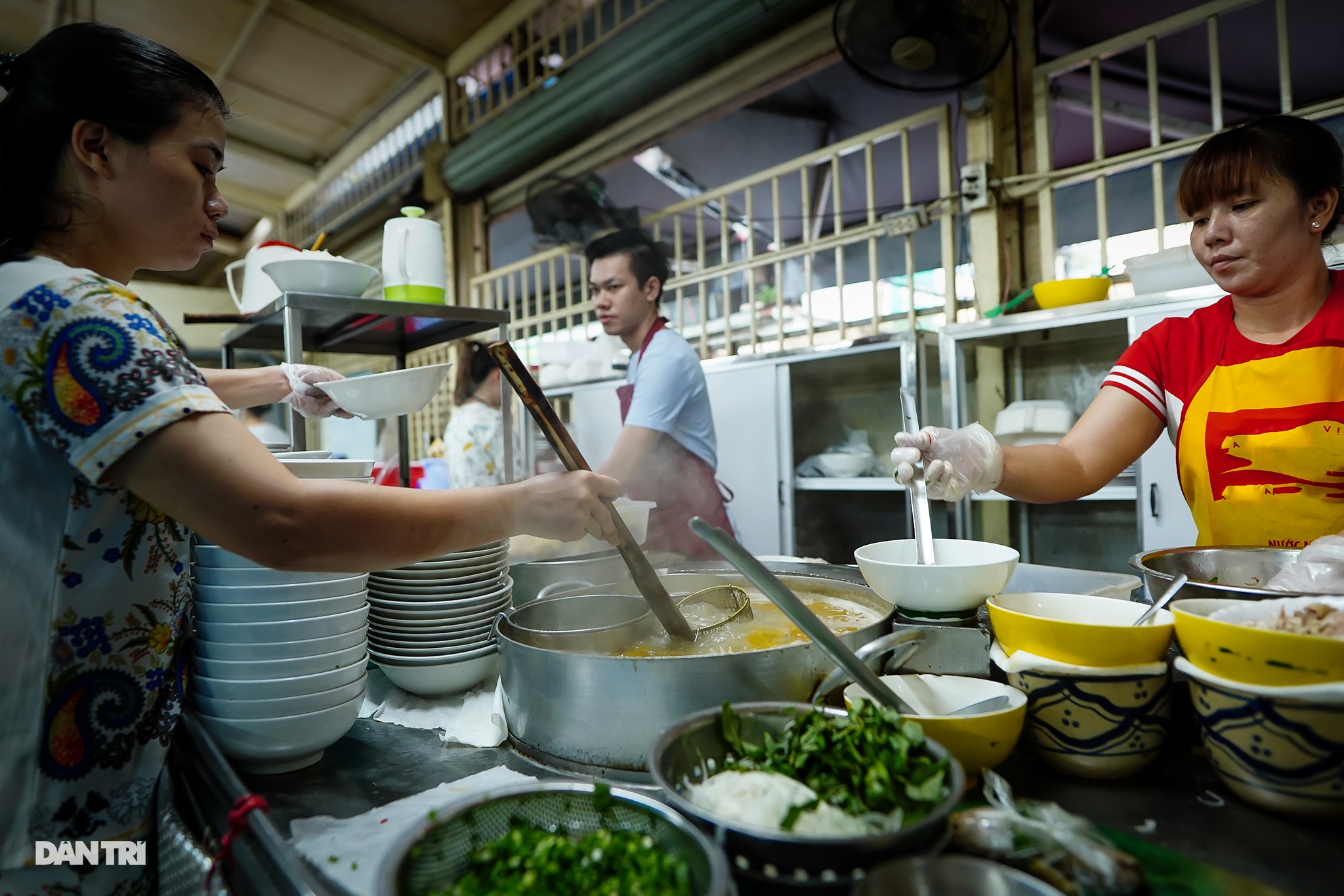 5 famous eateries that existed for more than 50 years in Saigon - 2