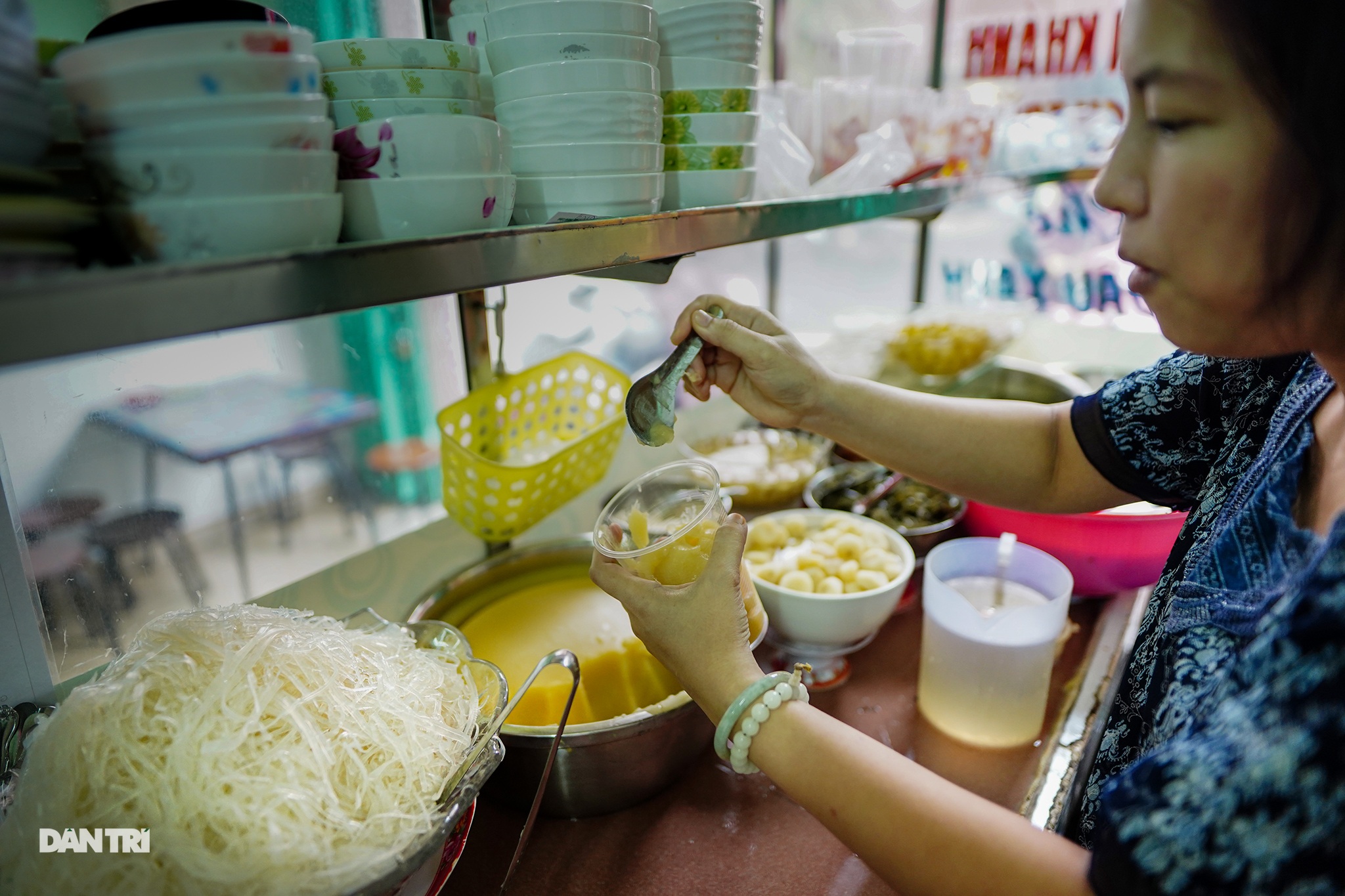 5 famous eateries that existed for more than 50 years in Saigon - 7