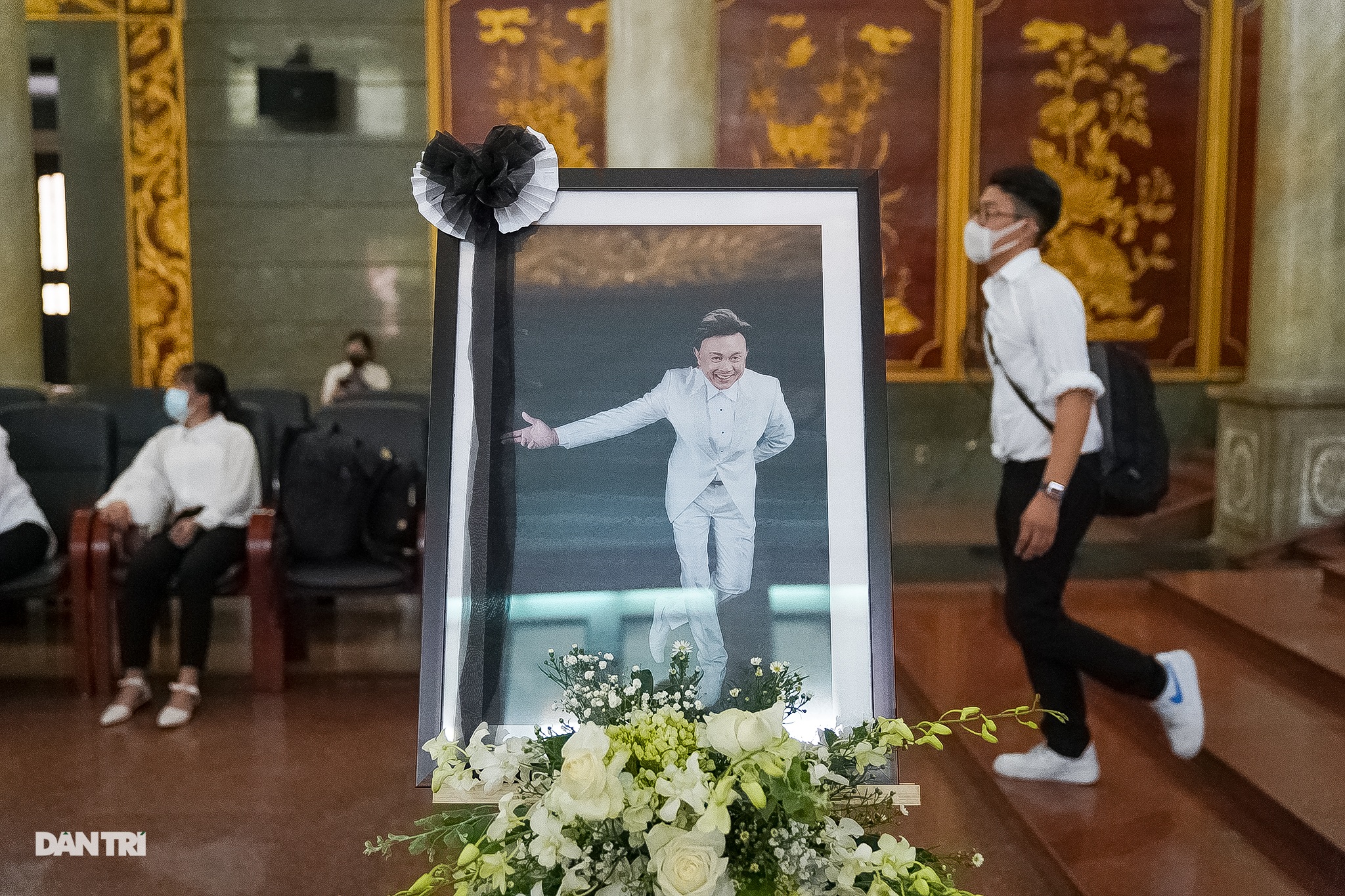 Hàng ngàn người yêu mến Chí Tài đã tới chào danh hài lần cuối - 13 Hàng ngàn người yêu mến Chí Tài đã tới chào danh hài lần cuối - 13