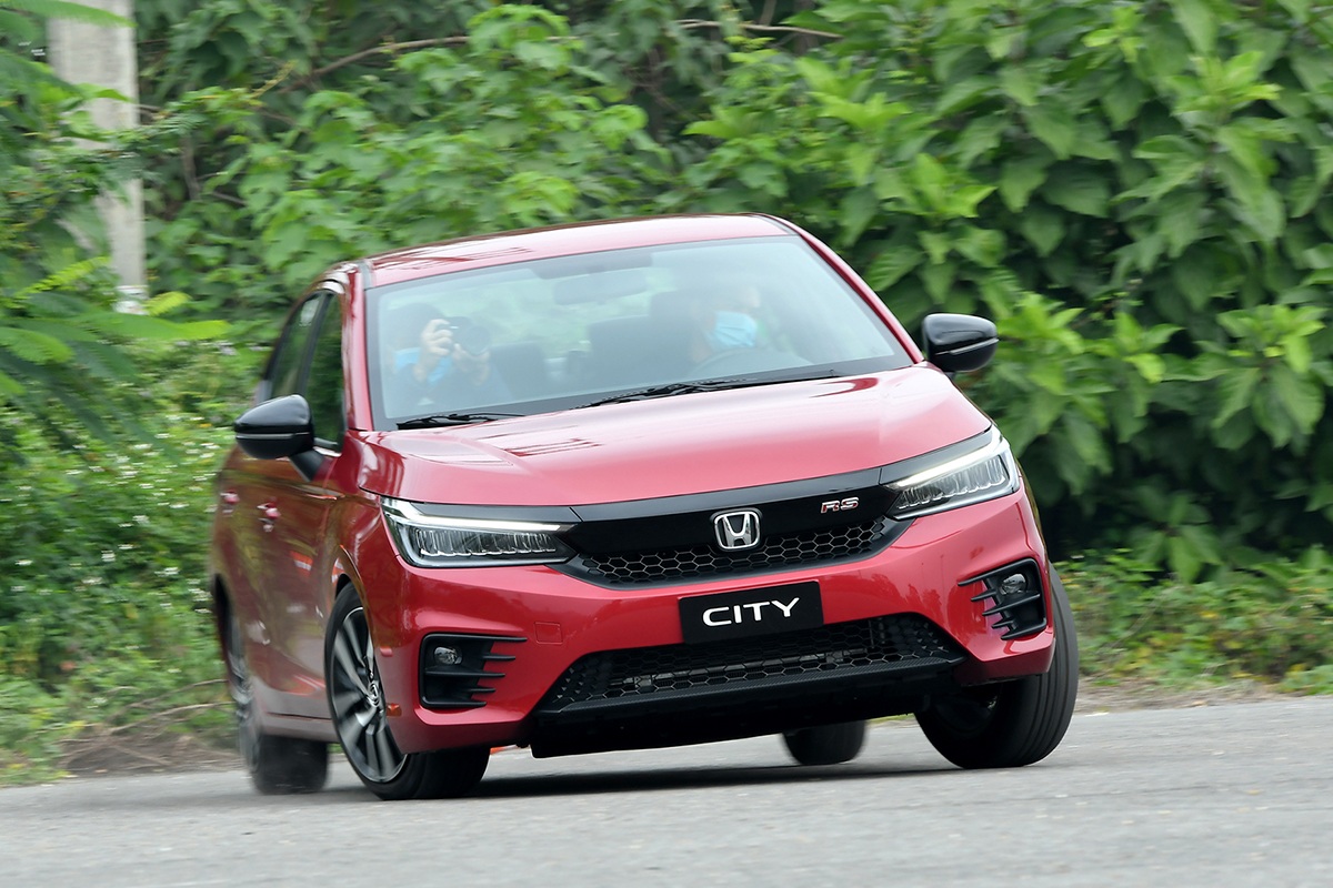 Với 650 triệu đồng, chọn Kia Cerato Deluxe hay Honda City L? | Báo Dân trí