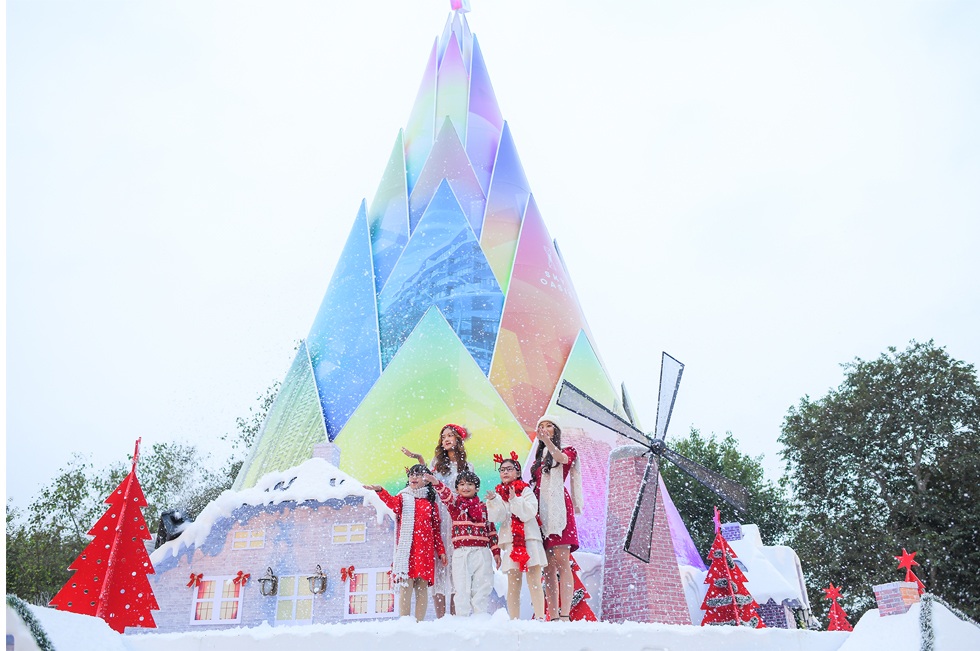 Giáng sinh tuyết trắng cùng búp măng Noel cao nhất Việt Nam tại Ecopark - 3 Giáng sinh tuyết trắng cùng búp măng Noel cao nhất Việt Nam tại Ecopark - 3