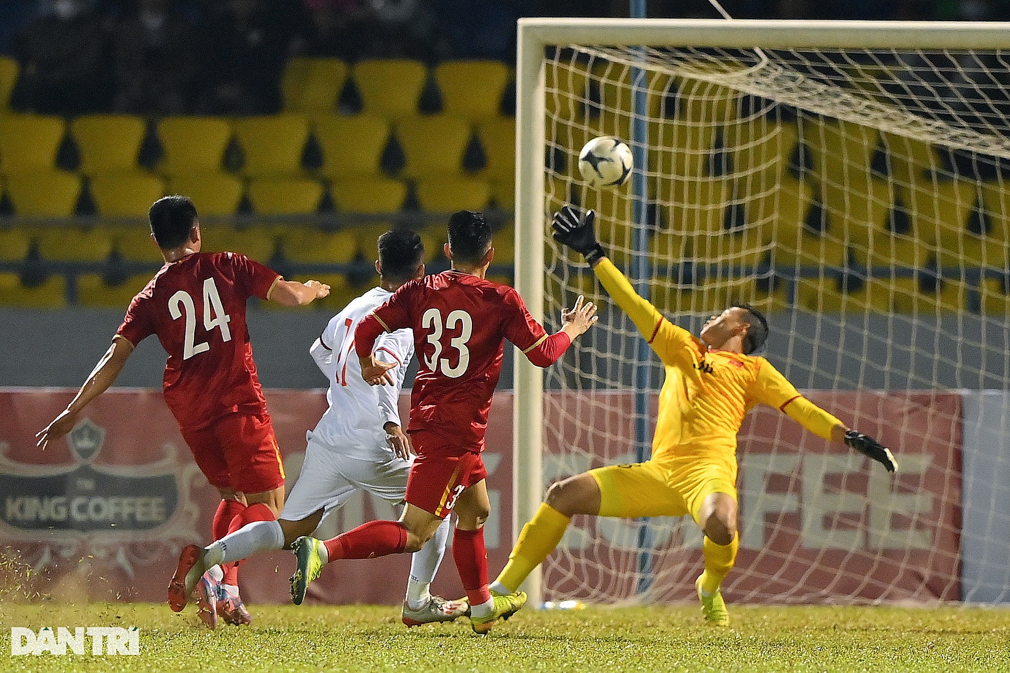 Tuyển Việt Nam khổ sở vì màn trình diễn không nể nang của đàn em U22 - 2 Tuyển Việt Nam khổ sở vì màn trình diễn không nể nang của đàn em U22 - 2