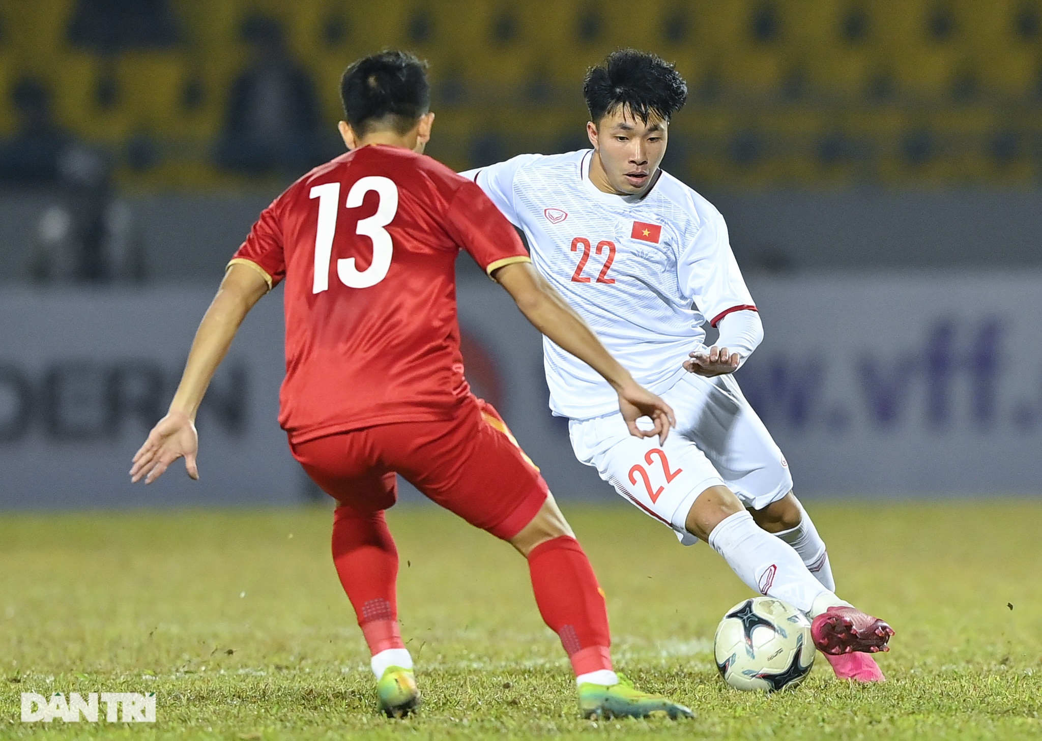 Văn Quyết ghi điểm trong chiến thắng của tuyển Việt Nam trước đàn em U22 - 13 Văn Quyết ghi điểm trong chiến thắng của tuyển Việt Nam trước đàn em U22 - 13