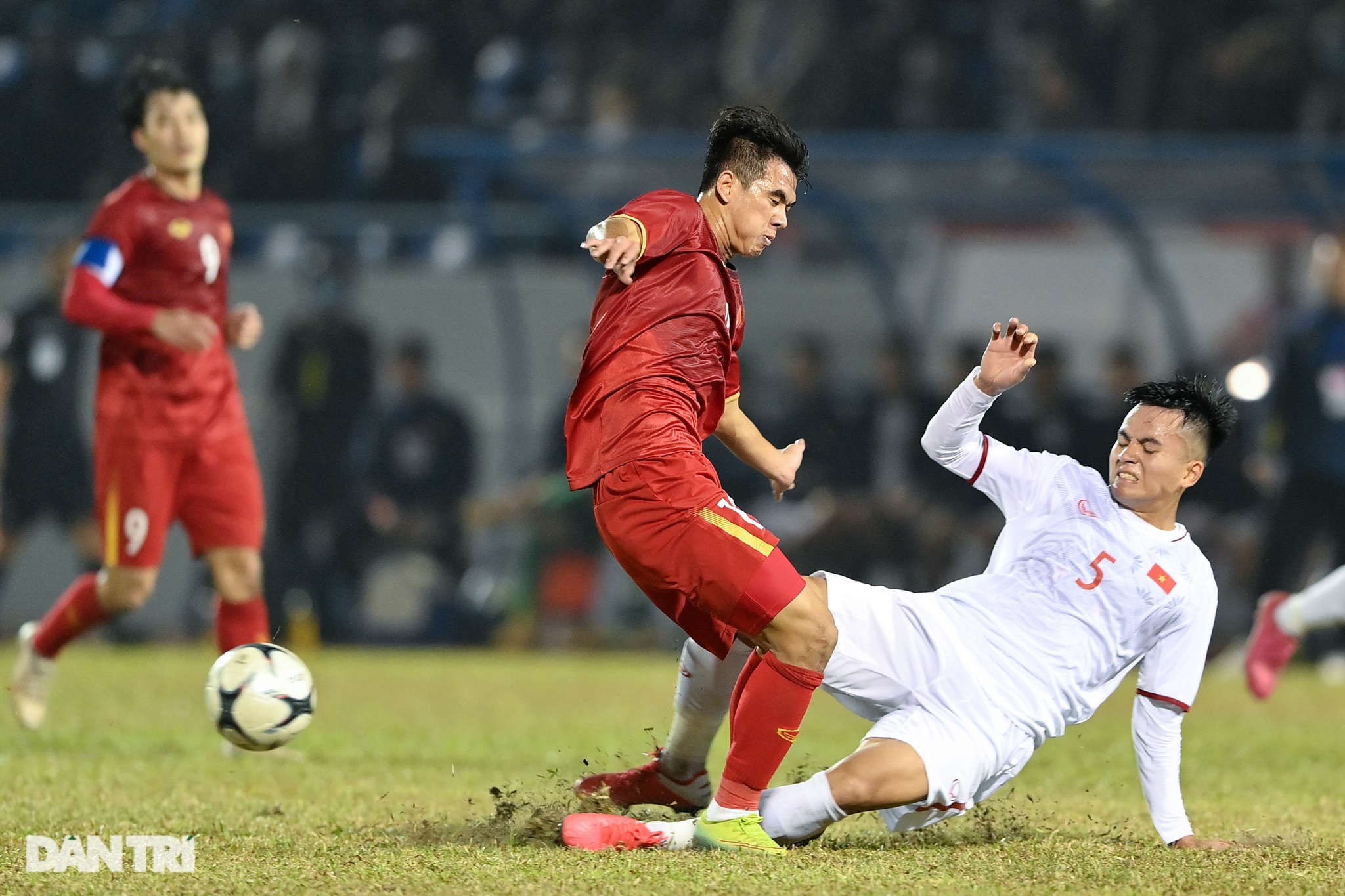 Tuyển Việt Nam khổ sở vì màn trình diễn không nể nang của đàn em U22 - 21 Tuyển Việt Nam khổ sở vì màn trình diễn không nể nang của đàn em U22 - 21