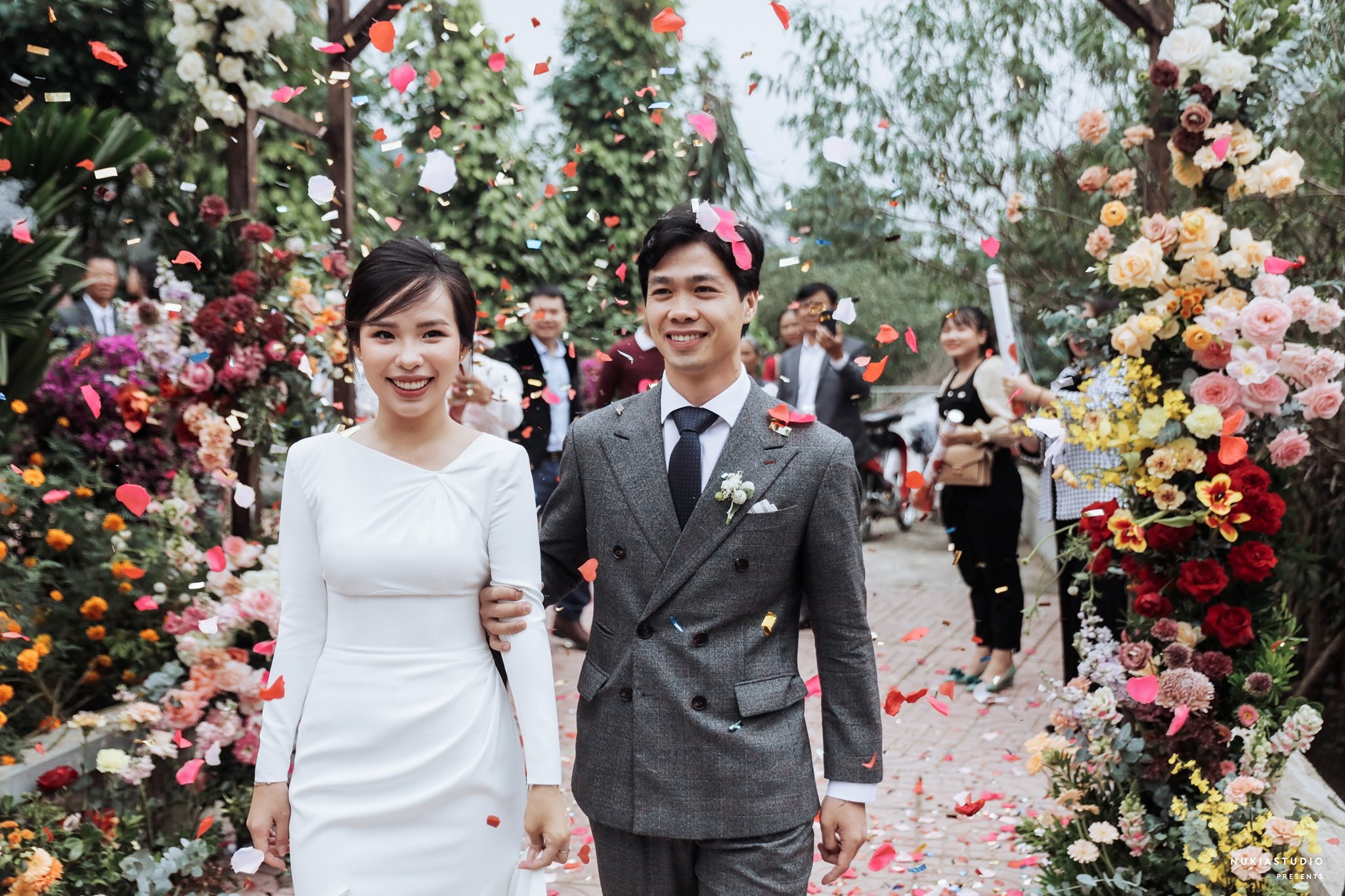 Công Phượng chúc mừng năm mới bằng loạt ảnh cưới chưa được ...