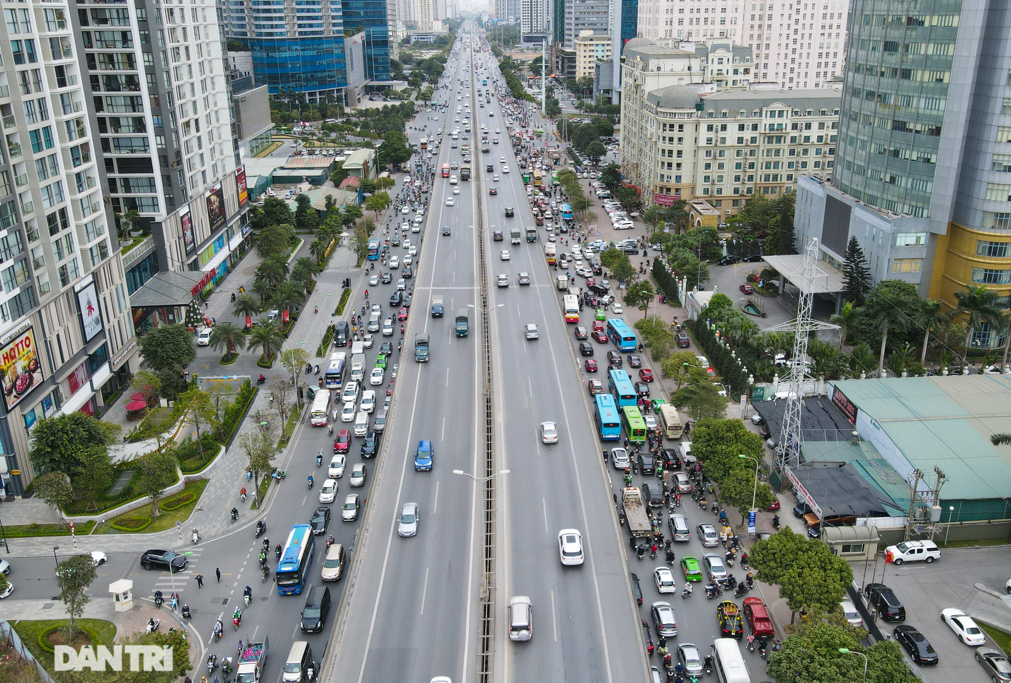 Hàng vạn người chôn chân dưới giá lạnh 10 độ C tại Hà Nội - 15 Hàng vạn người chôn chân dưới giá lạnh 10 độ C tại Hà Nội - 15