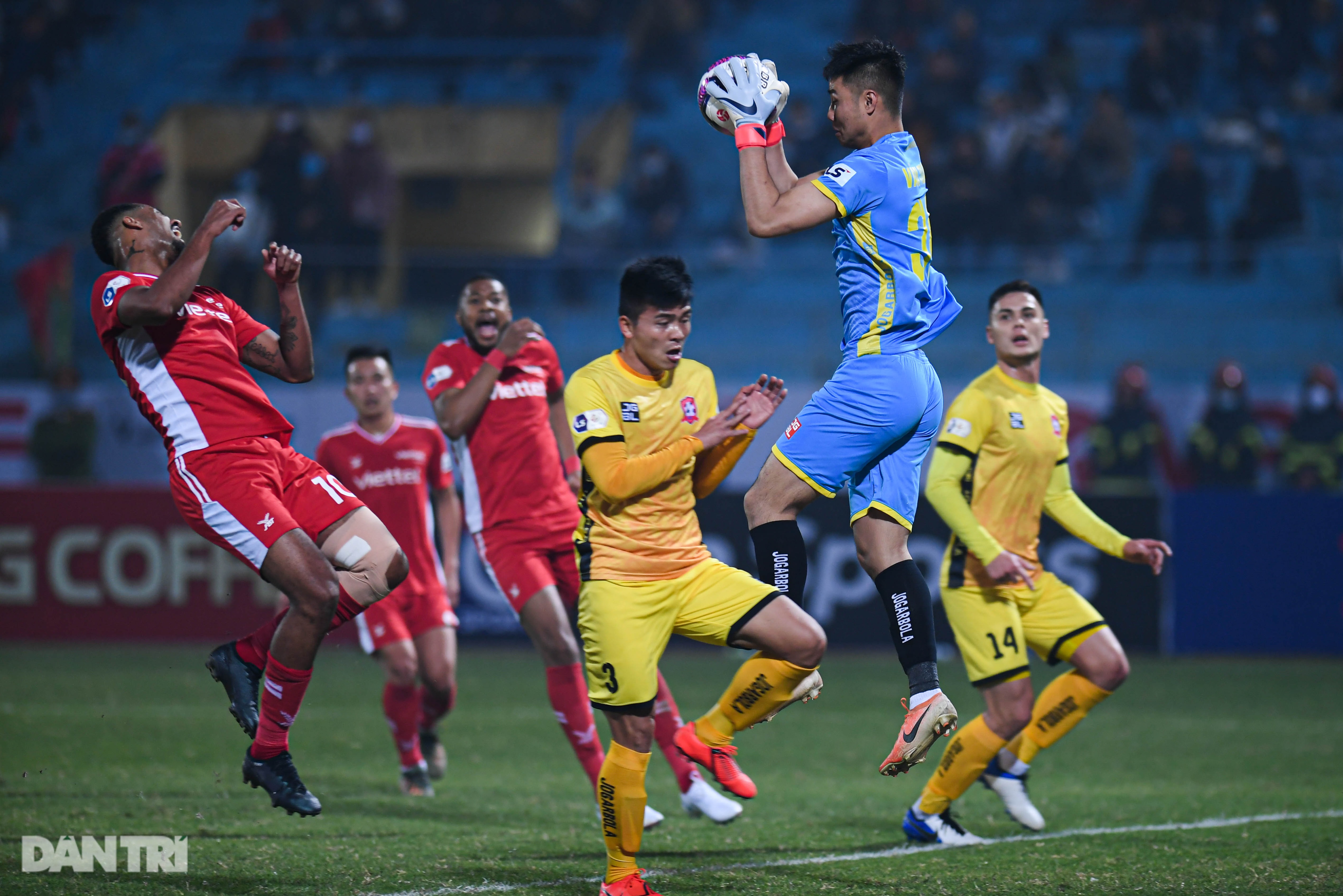 Những khoảnh khắc CLB Viettel bế tắc và trắng tay ở ngày mở màn V-League - 6 Những khoảnh khắc CLB Viettel bế tắc và trắng tay ở ngày mở màn V-League - 6