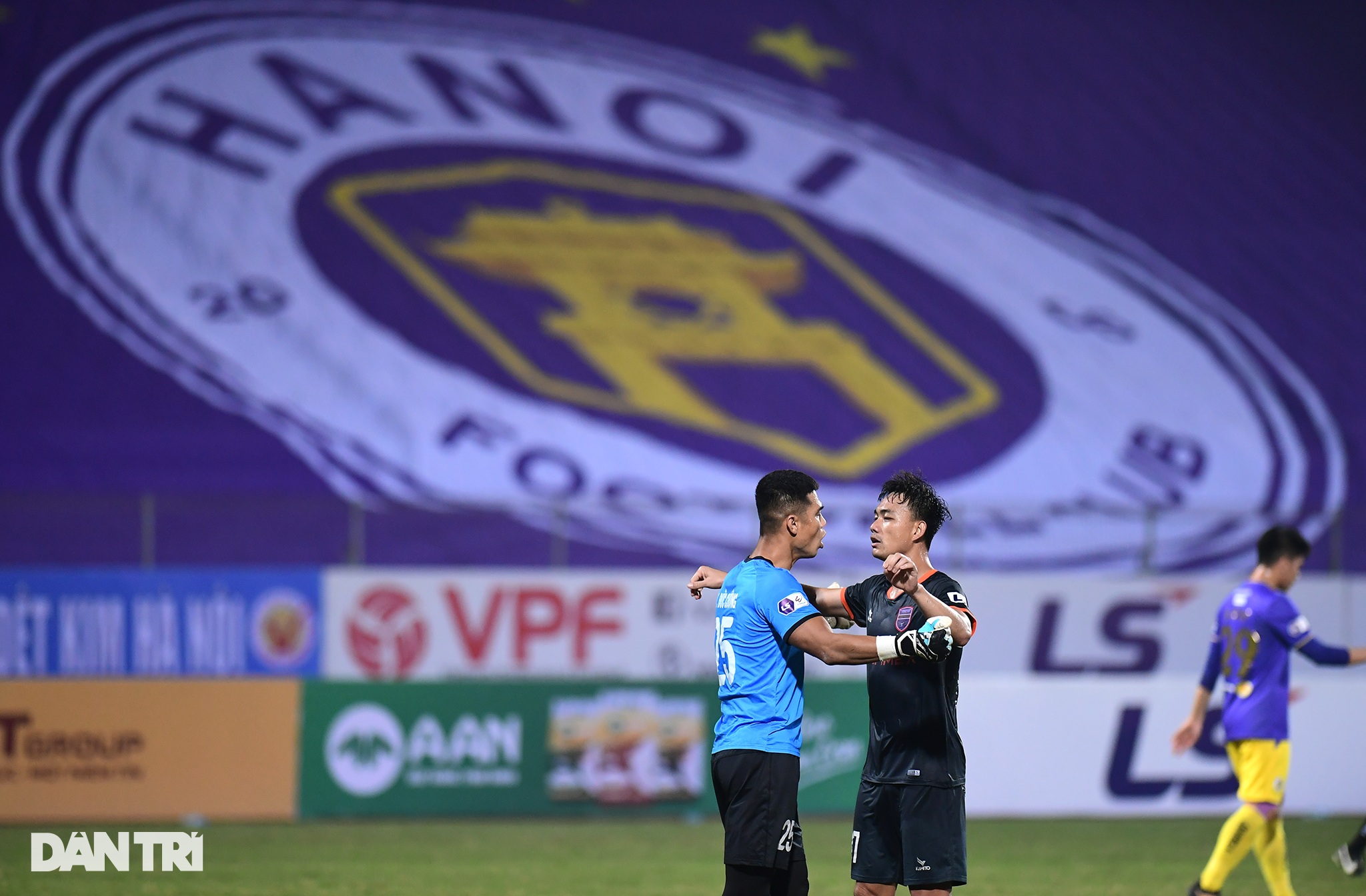Những khoảnh khắc CLB Hà Nội thua trận thứ hai liên tiếp ở V-League - 19 Những khoảnh khắc CLB Hà Nội thua trận thứ hai liên tiếp ở V-League - 19