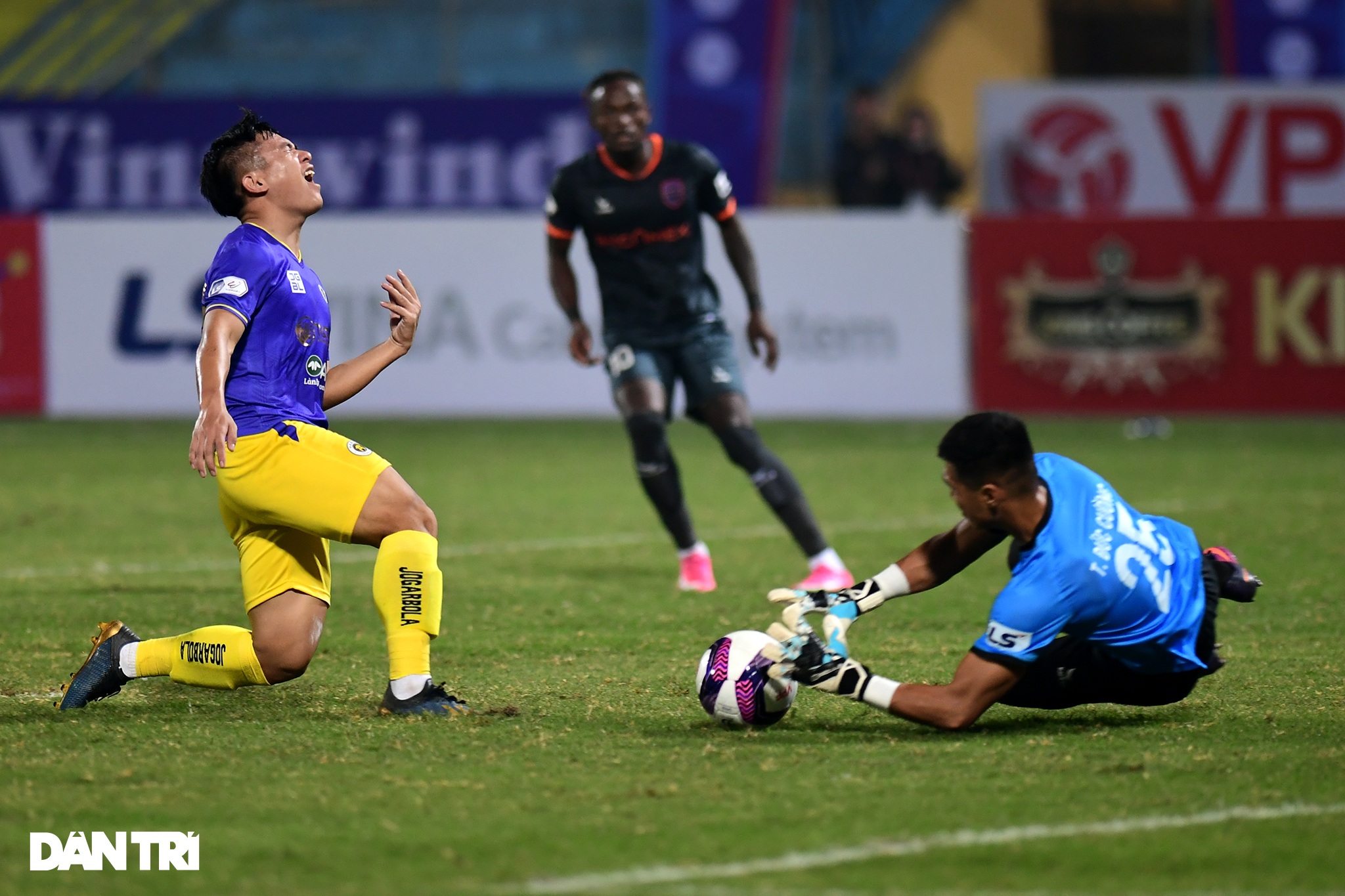 Những khoảnh khắc CLB Hà Nội thua trận thứ hai liên tiếp ở V-League - 7 Những khoảnh khắc CLB Hà Nội thua trận thứ hai liên tiếp ở V-League - 7