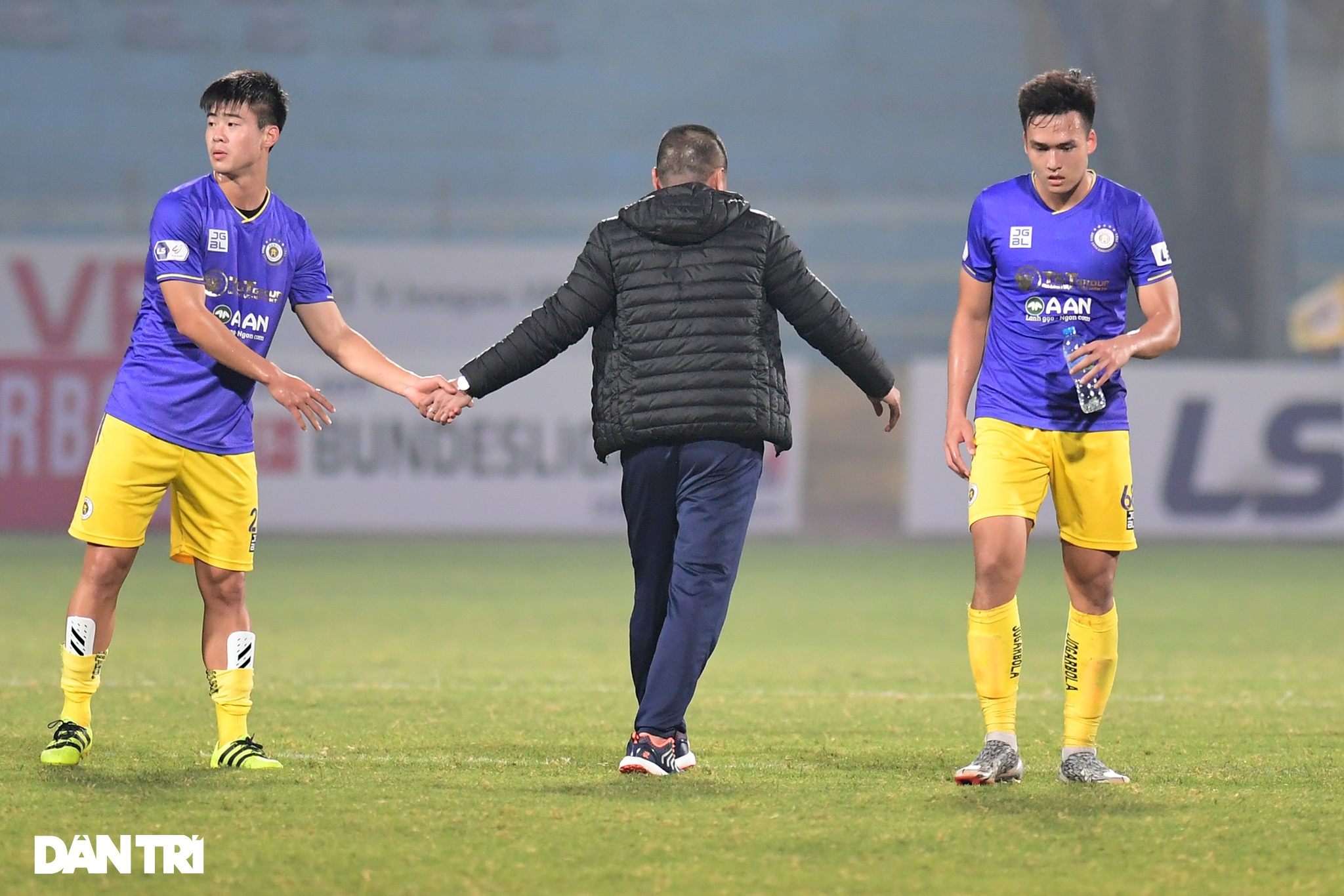 Những khoảnh khắc CLB Hà Nội thua trận thứ hai liên tiếp ở V-League - 22 Những khoảnh khắc CLB Hà Nội thua trận thứ hai liên tiếp ở V-League - 22