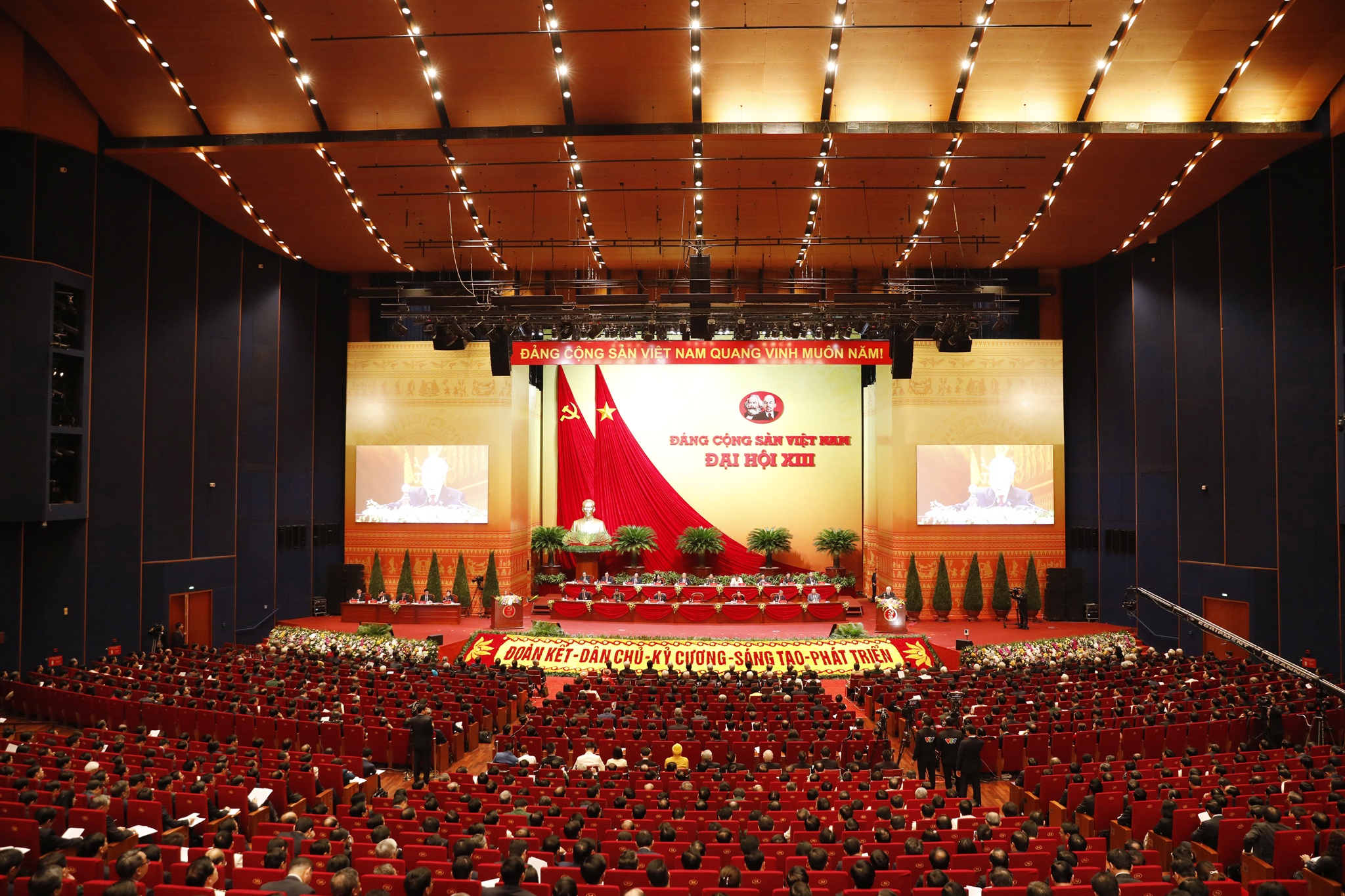 Toàn cảnh phiên khai mạc Đại hội Đại biểu toàn quốc lần thứ XIII của Đảng