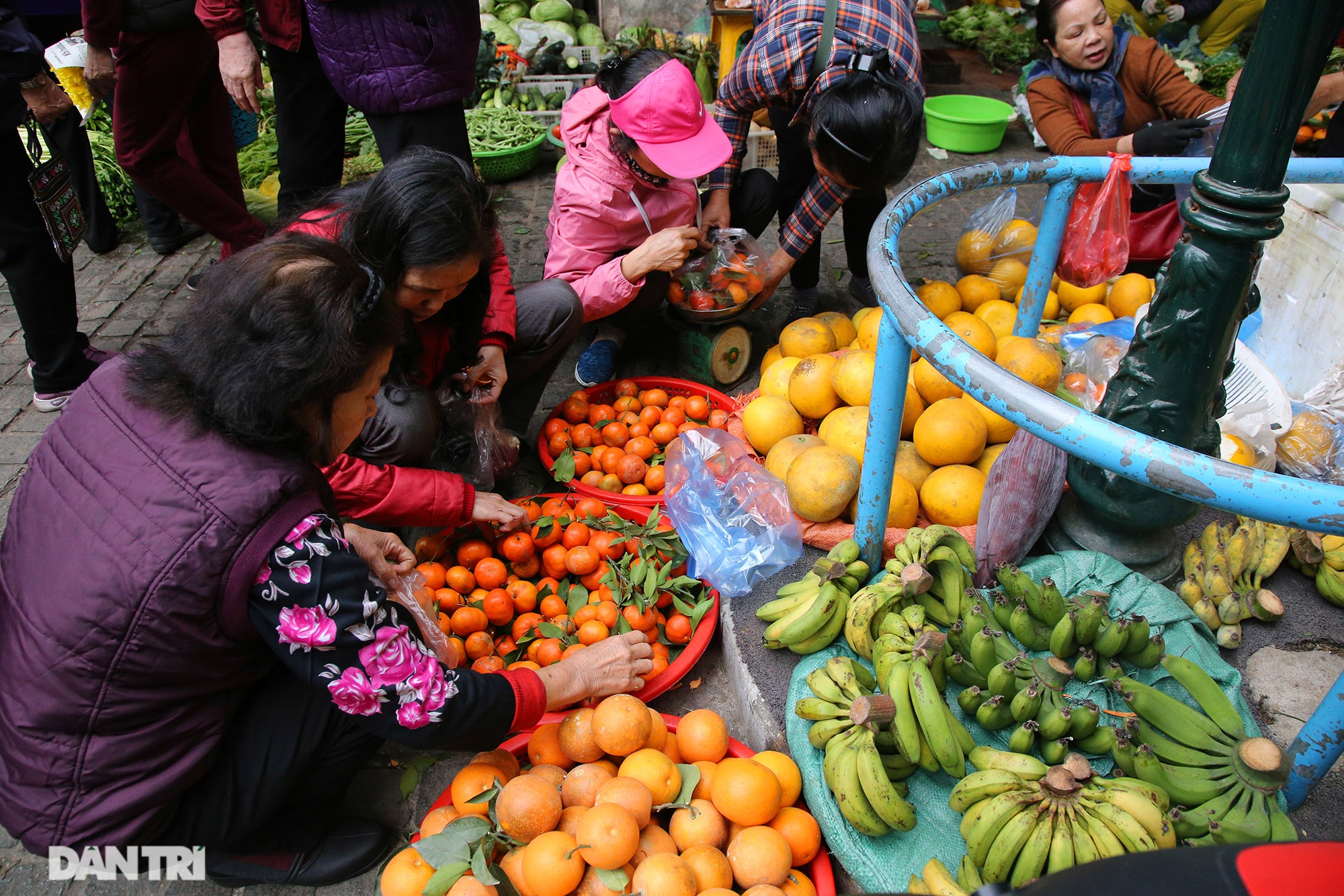 Chợ phố cổ sôi động trong ngày rằm cuối cùng năm Canh Tý - 12