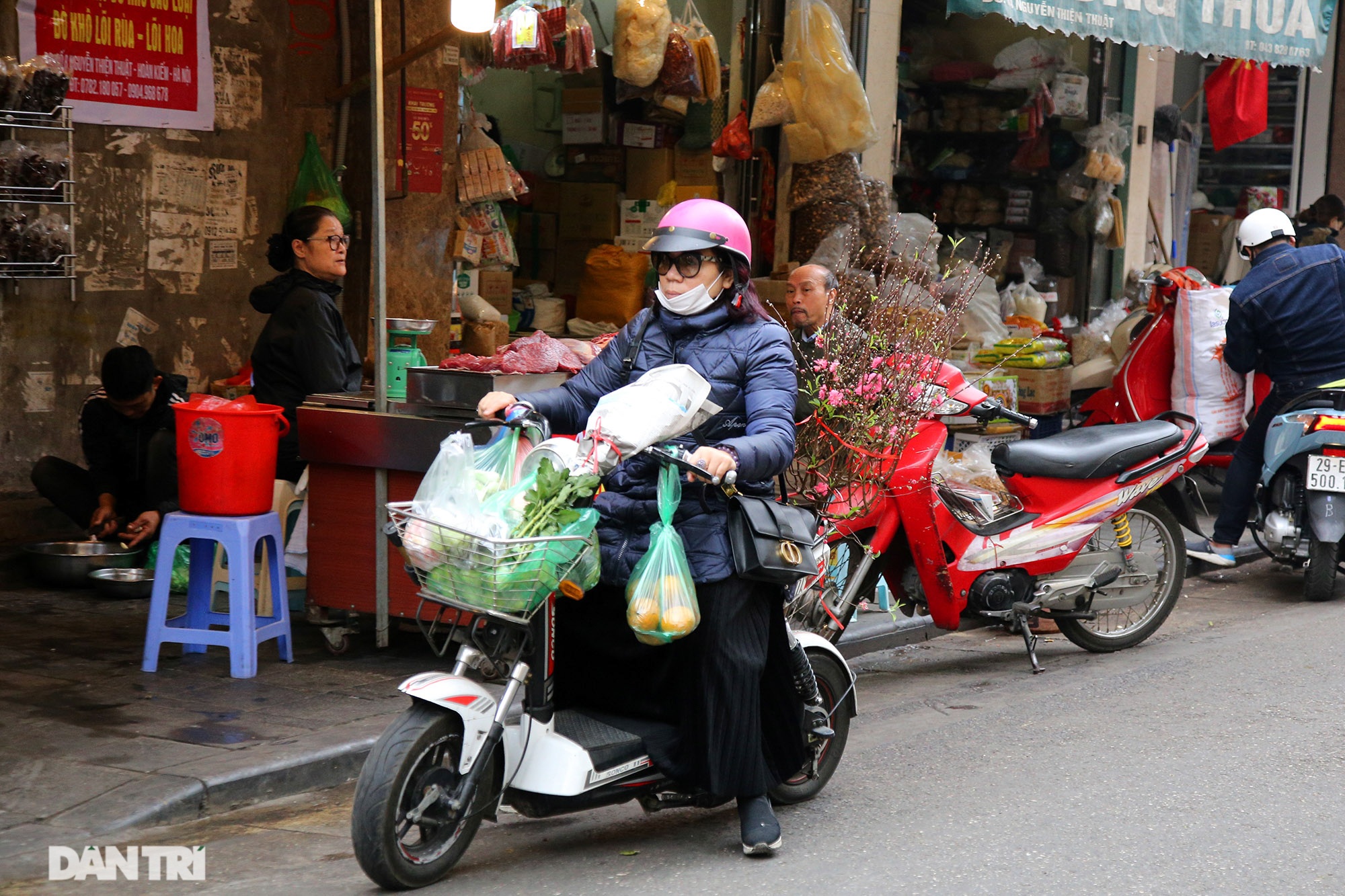 Chợ phố cổ sôi động trong ngày rằm cuối cùng năm Canh Tý - 13