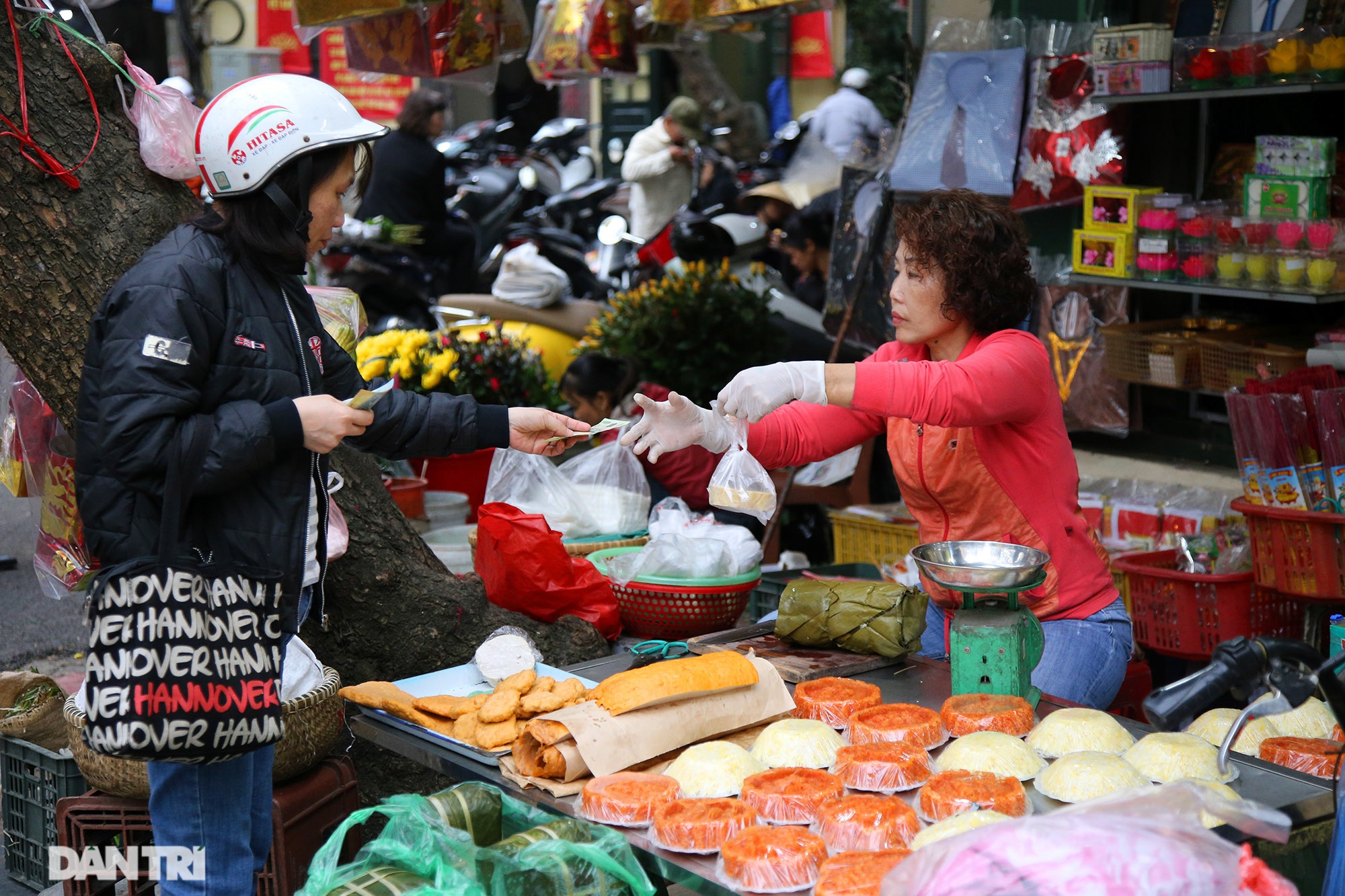 Chợ phố cổ sôi động trong ngày rằm cuối cùng năm Canh Tý - 14