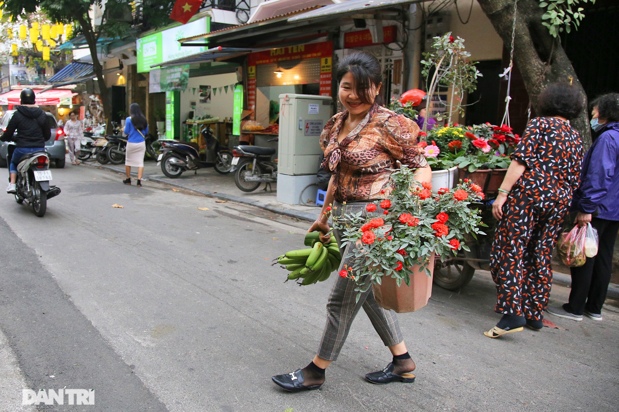 Chợ phố cổ sôi động trong ngày rằm cuối cùng năm Canh Tý - 15