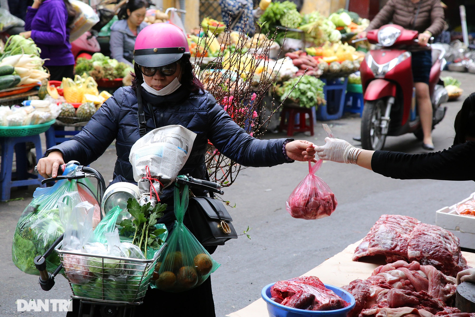 Chợ phố cổ sôi động trong ngày rằm cuối cùng năm Canh Tý - 2
