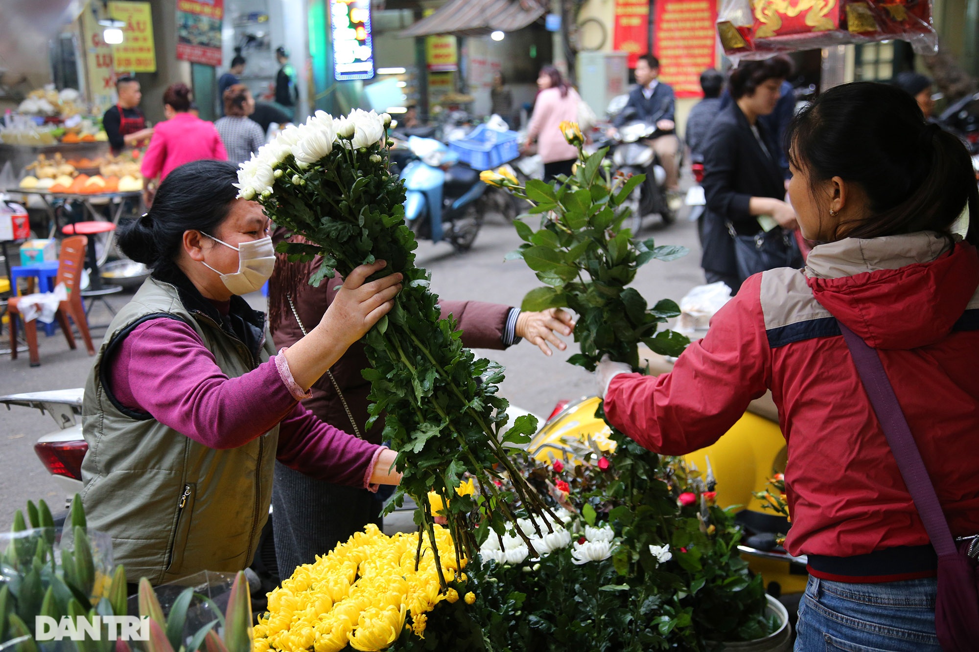 Chợ phố cổ sôi động trong ngày rằm cuối cùng năm Canh Tý - 8