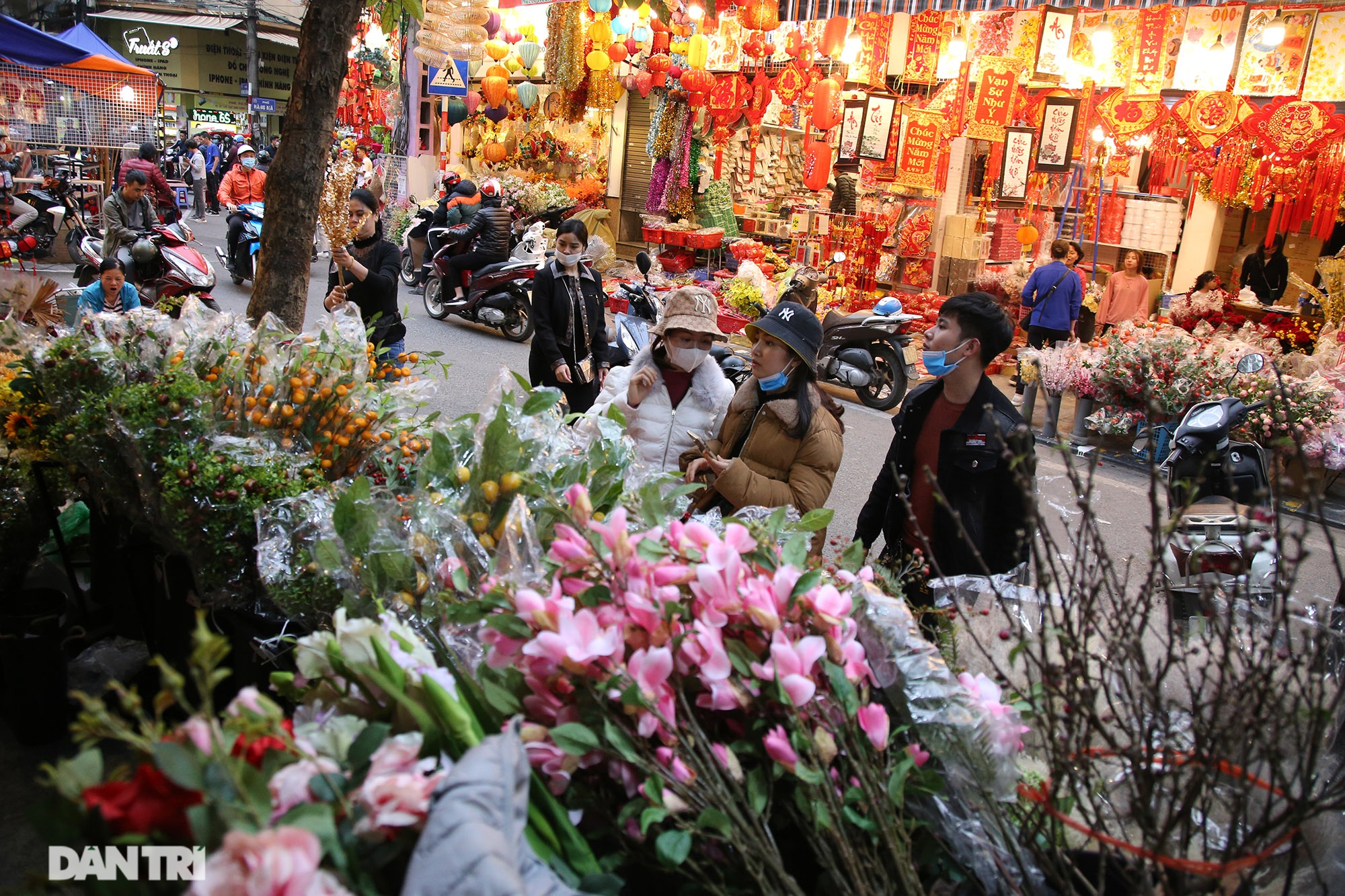 Chợ hoa Hàng Lược bắt đầu khoe sắc đón người dân sắm Tết - 8