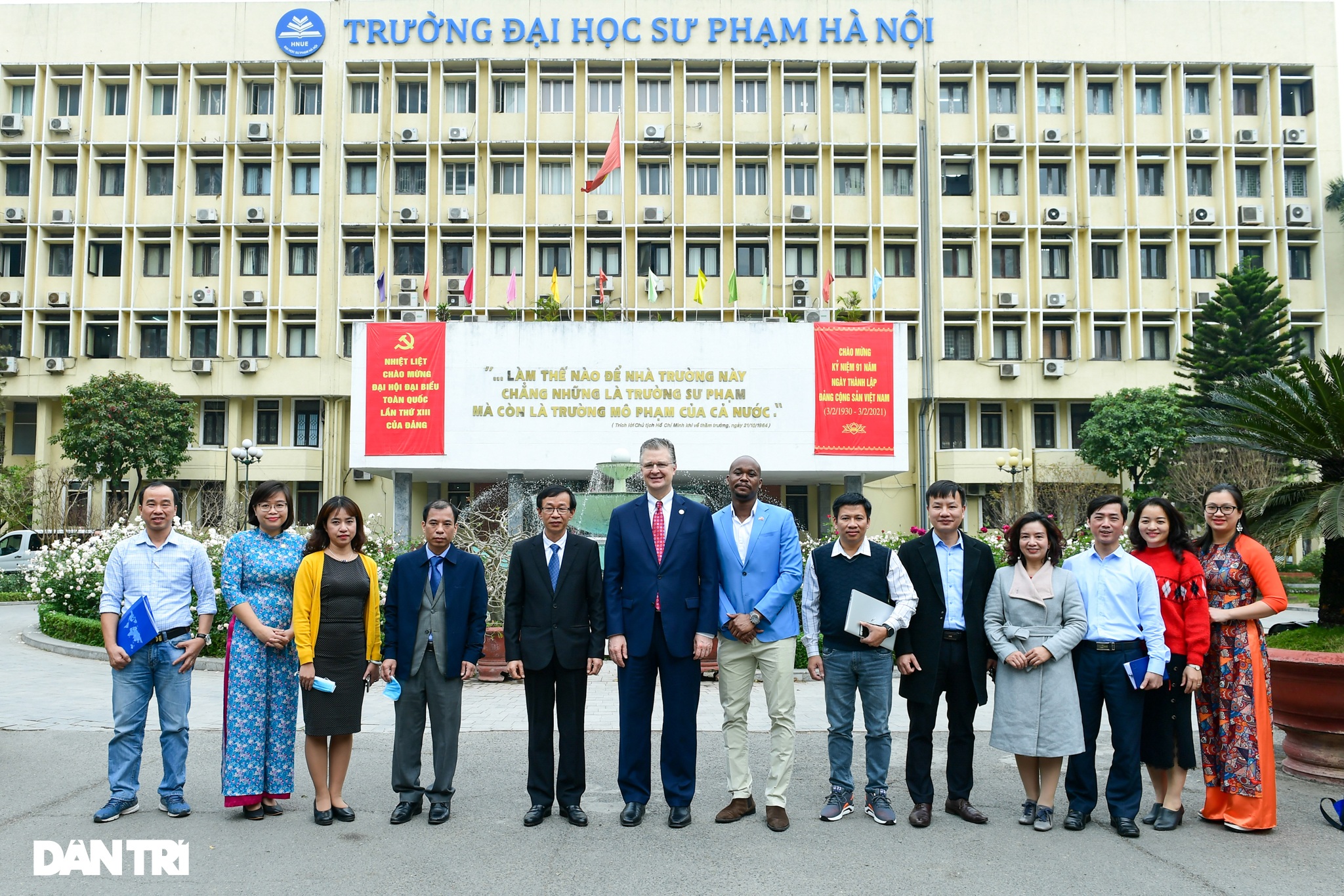 Đại sứ Hoa Kỳ tại Việt Nam tặng cây đào tự tay ghép cho trường ĐHSP Hà Nội - 12