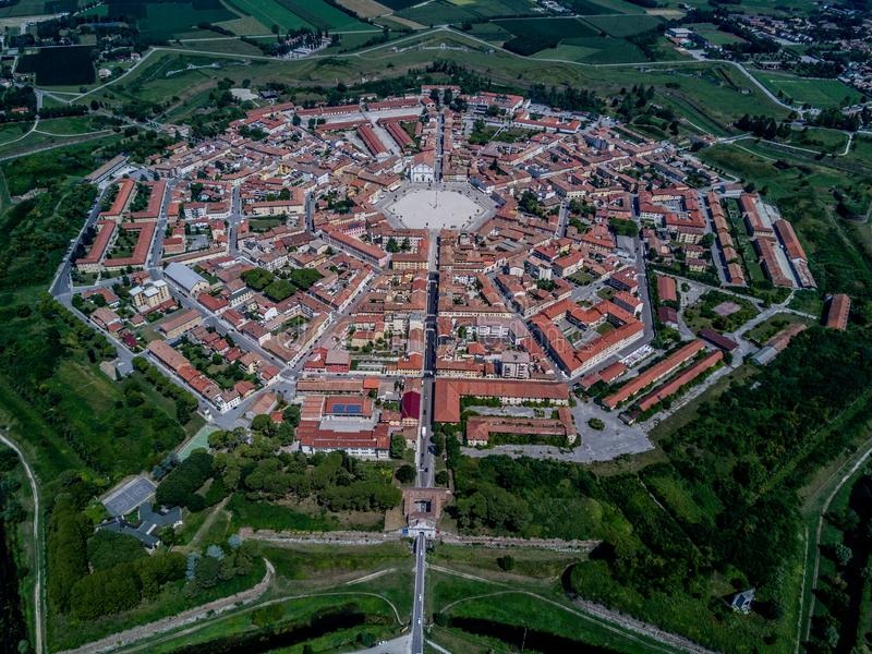 View - Những thành phố quy hoạch đẹp đến khó tin khi nhìn từ trên cao | Báo Dân trí