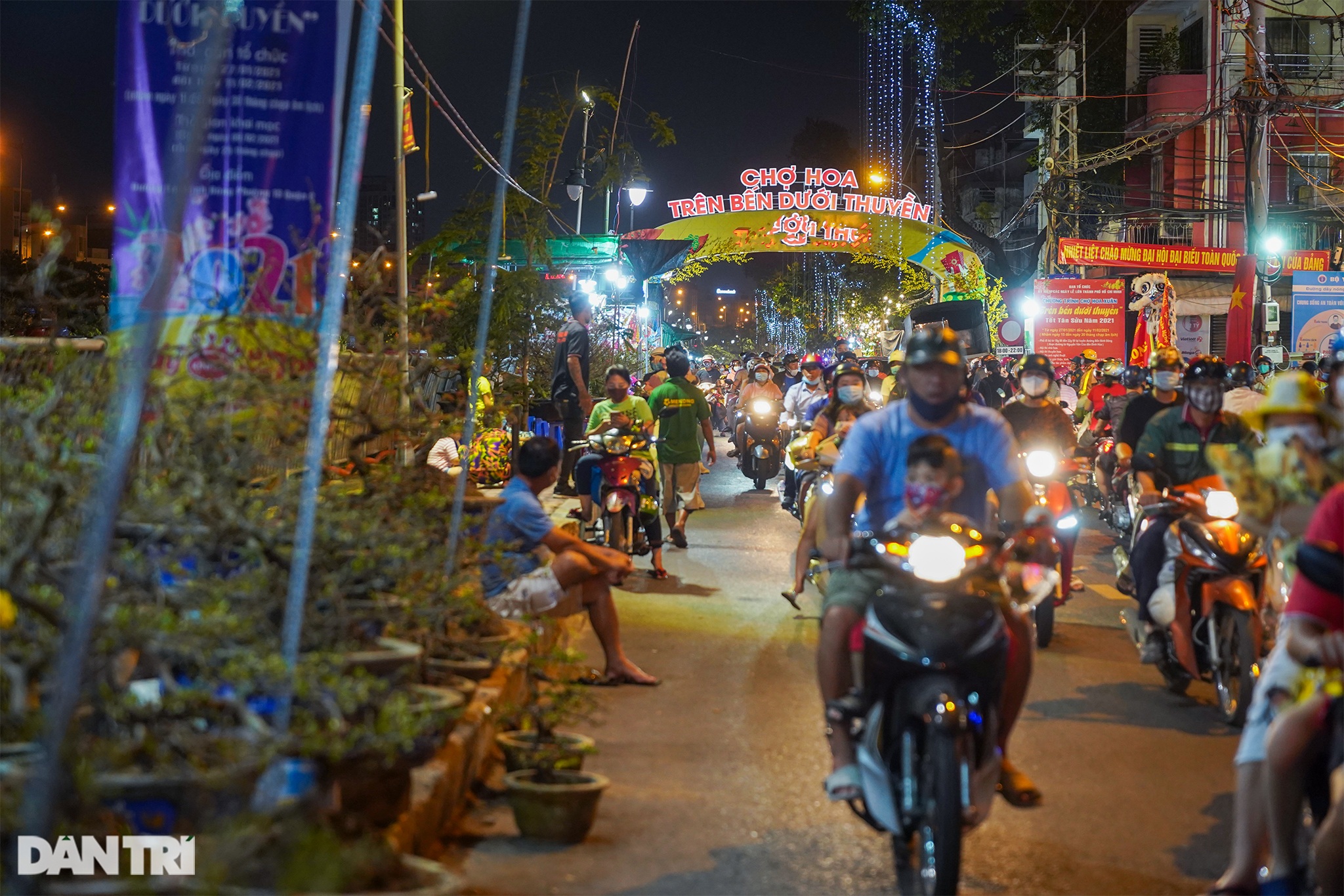 Chợ hoa bến Bình Đông khác lạ mùa Covid-19 - 17 Chợ hoa bến Bình Đông khác lạ mùa Covid-19 - 17