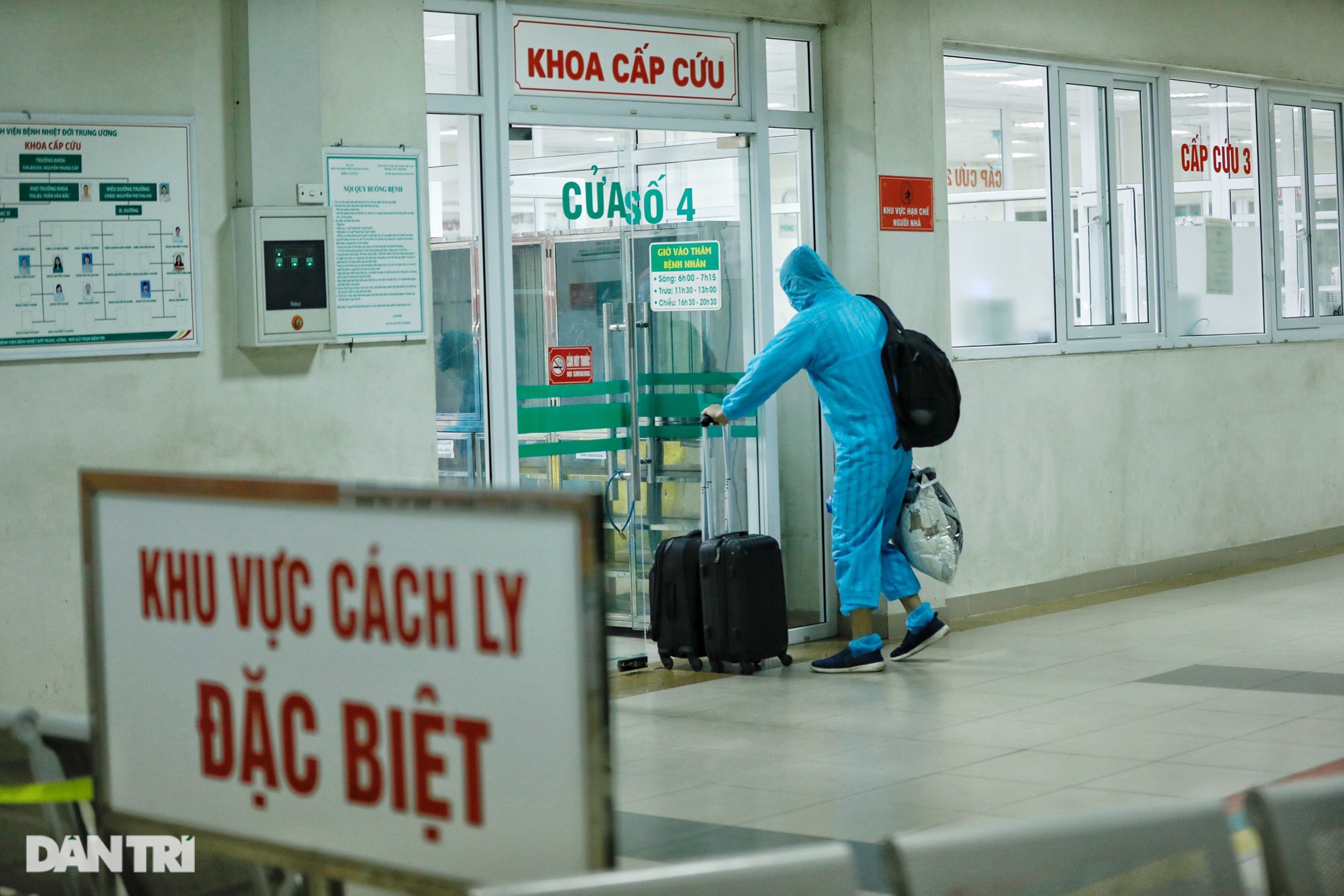 Giao thừa lặng lẽ của y bác sĩ và bệnh nhân Covid-19 ở BV Nhiệt đới TƯ - 2 Giao thừa lặng lẽ của y bác sĩ và bệnh nhân Covid-19 ở BV Nhiệt đới TƯ - 2