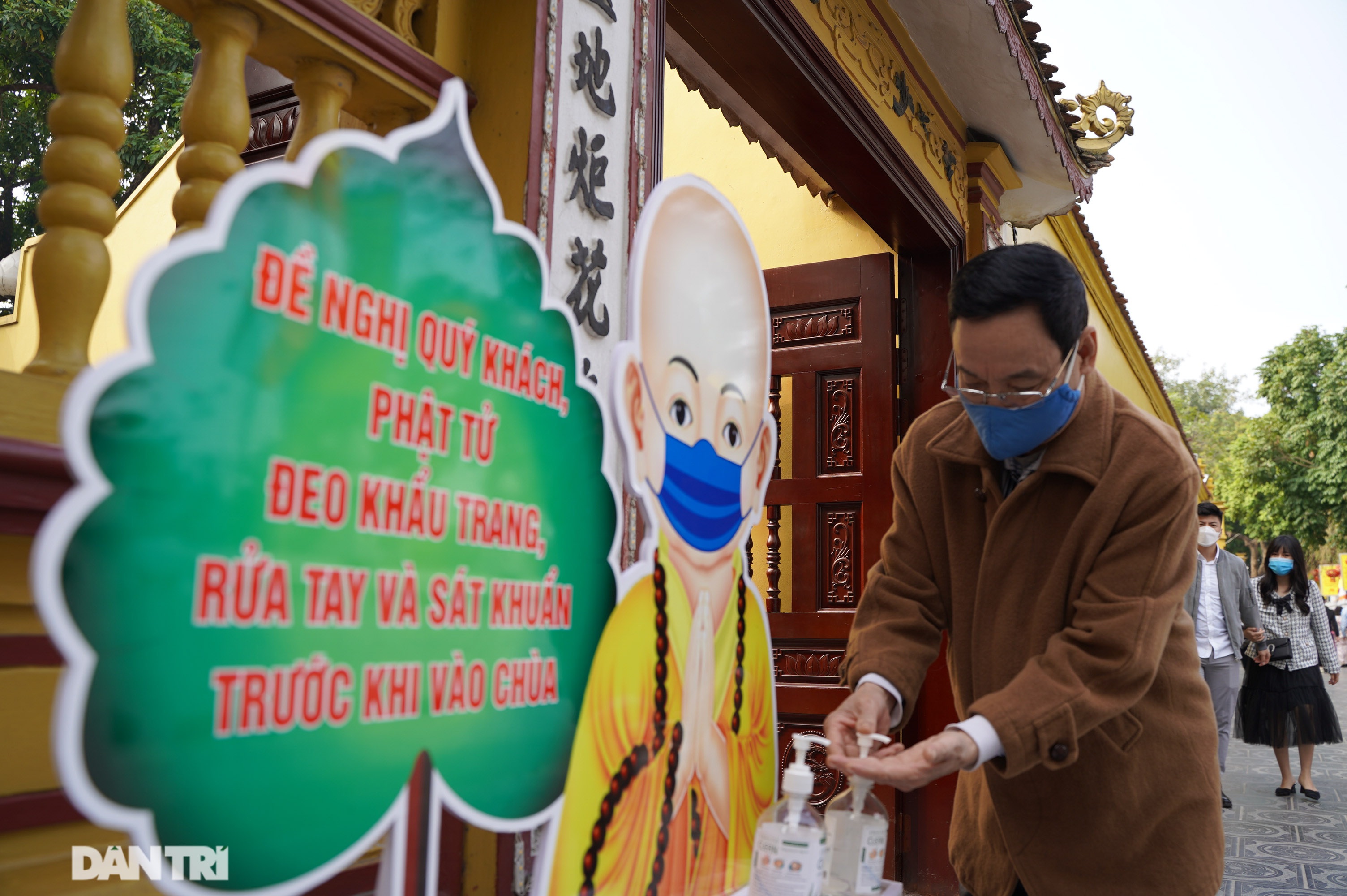 Người dân Hà Nội nô nức đi lễ đầu xuân Tân Sửu - 3 Người dân Hà Nội nô nức đi lễ đầu xuân Tân Sửu - 3