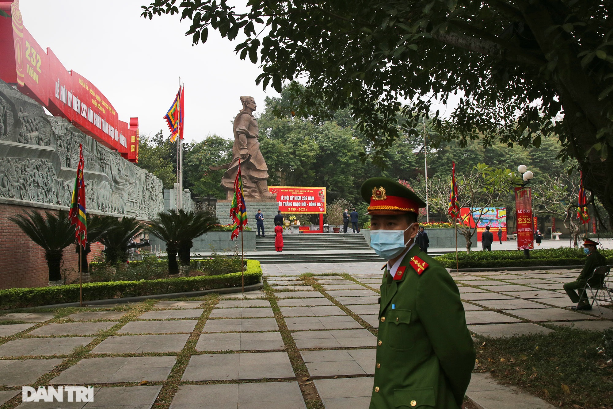 Quiet day of the Go Dong Da festival - 10