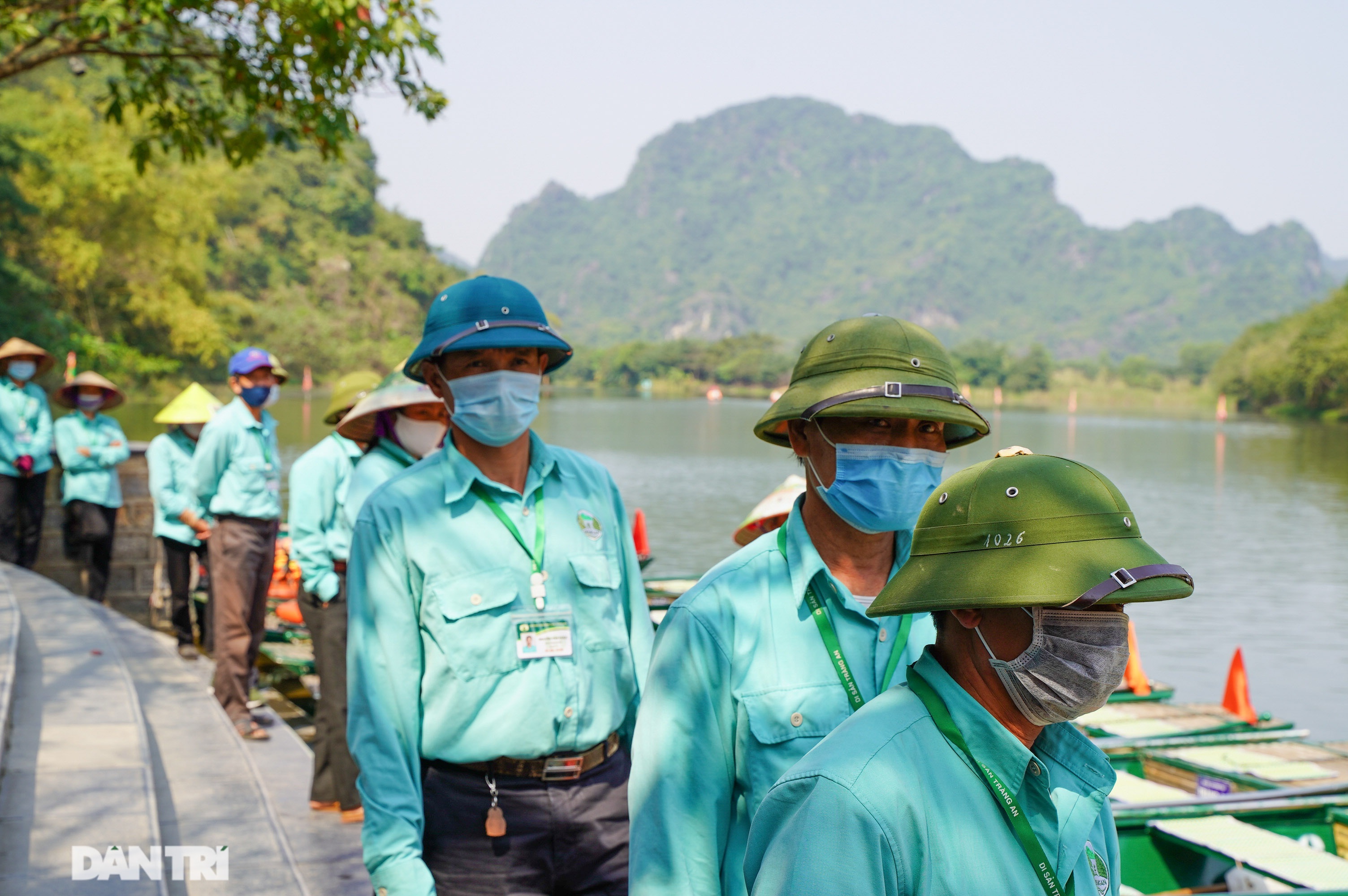 Tràng An, Bái Đính vắng vẻ đầu xuân, du khách thăm quan phải khai báo y tế - 7 Tràng An, Bái Đính vắng vẻ đầu xuân, du khách thăm quan phải khai báo y tế - 7