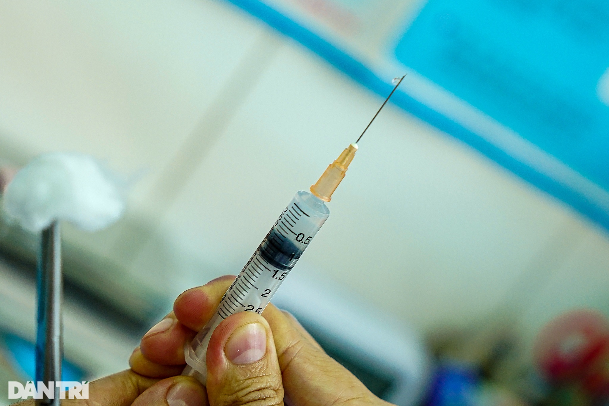 Tình nguyện viên: Không ra tuyến đầu thì góp công thử nghiệm vắc xin - 10