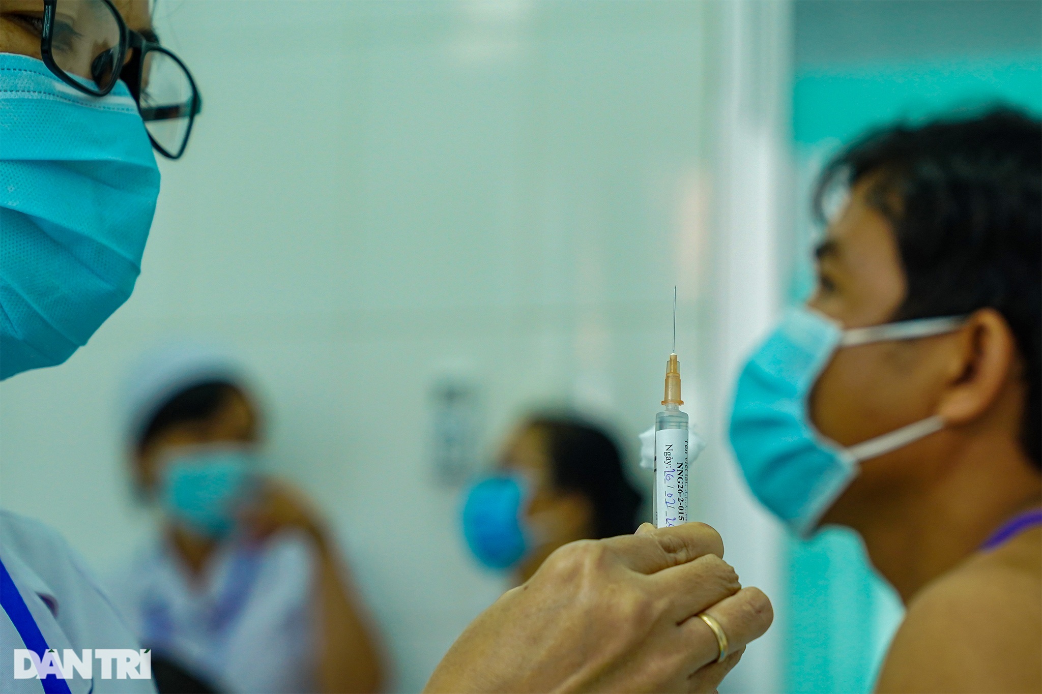 Tình nguyện viên: Không ra tuyến đầu thì góp công thử nghiệm vắc xin - 9 Tình nguyện viên: Không ra tuyến đầu thì góp công thử nghiệm vắc xin - 9