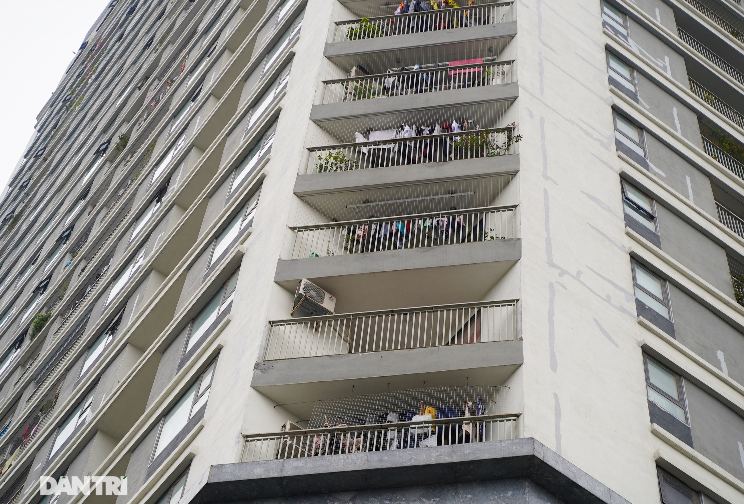 Lưới an toàn ban công được lắp đặt như thế nào tại các chung cư ở Hà Nội - 19