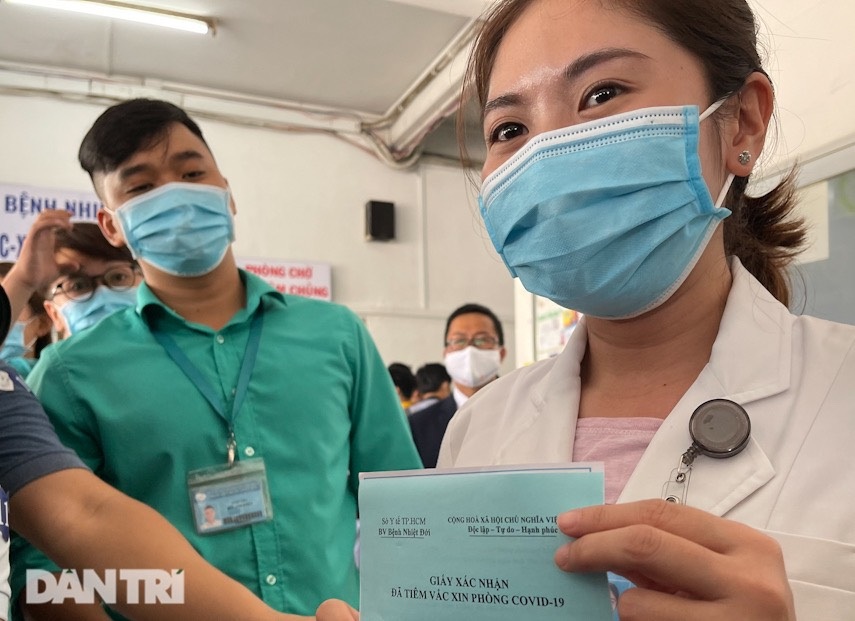 Giấc mơ đẹp của nữ bác sĩ được tiêm vắc xin ngừa Covid-19 đầu tiên - 1 Giấc mơ đẹp của nữ bác sĩ được tiêm vắc xin ngừa Covid-19 đầu tiên - 1
