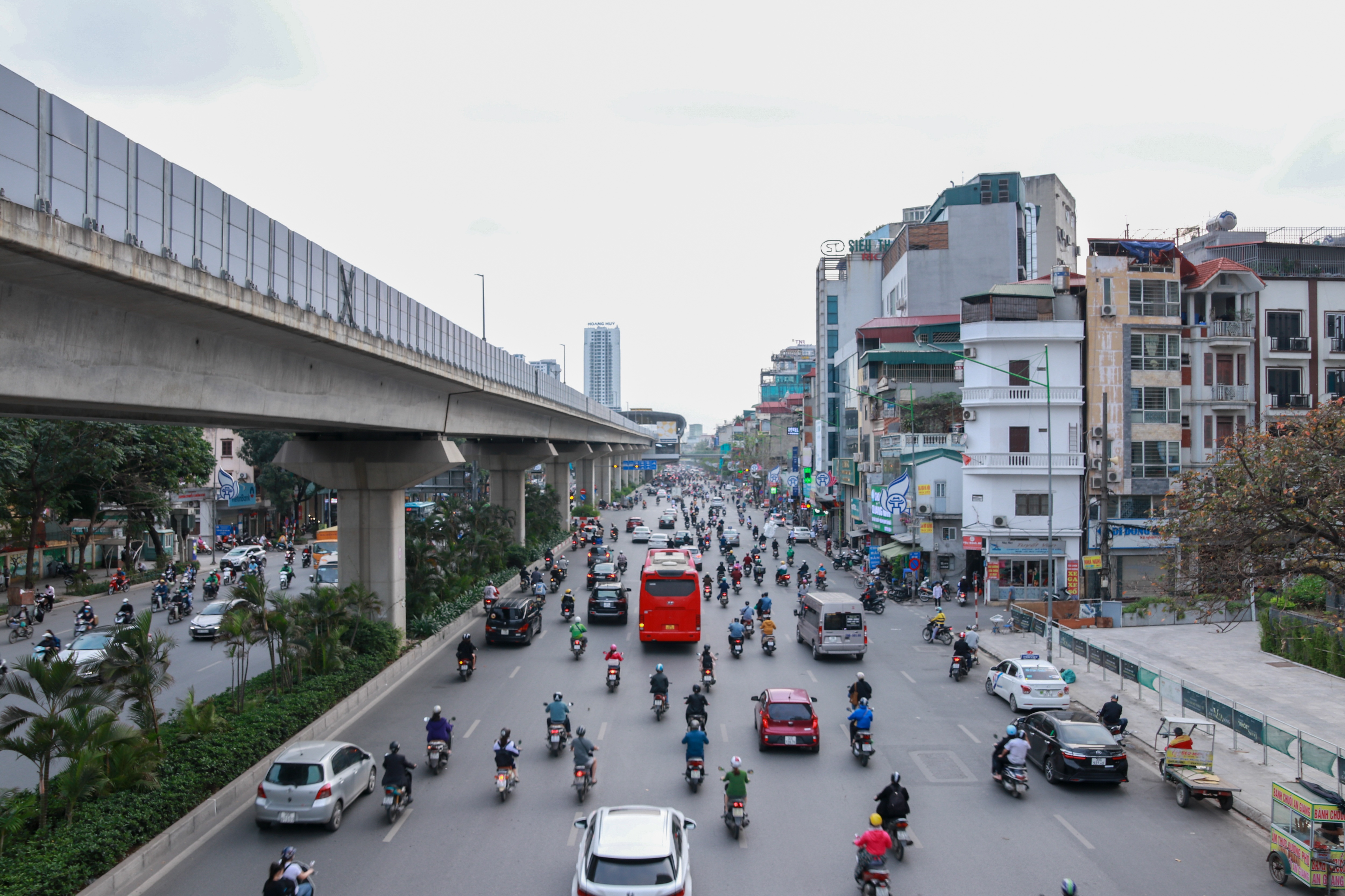 View - "Tim đập chân run" mỗi lần giơ tay xin sang đường... | Báo Dân trí
