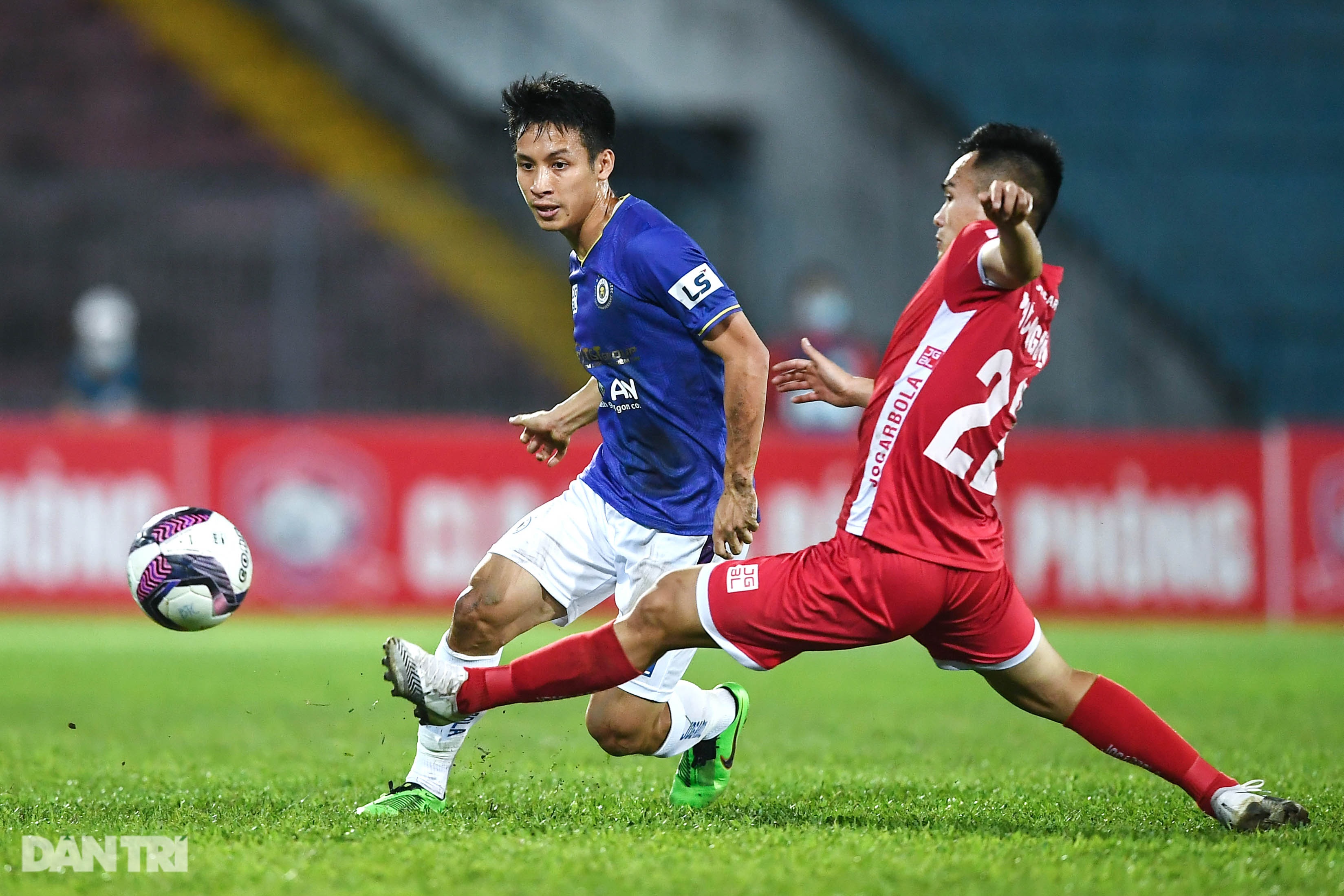 Người hùng Tấn Trường giúp CLB Hà Nội có 3 điểm đầu tiên ở V-League - 17