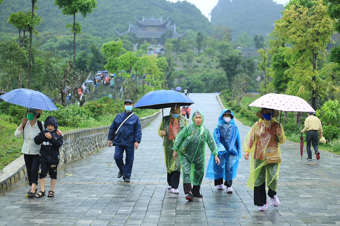 Chùa Tam Chúc bất ngờ vắng khách sau sự cố biển người cách đây 1 tuần - 3 Chùa Tam Chúc bất ngờ vắng khách sau sự cố biển người cách đây 1 tuần - 3
